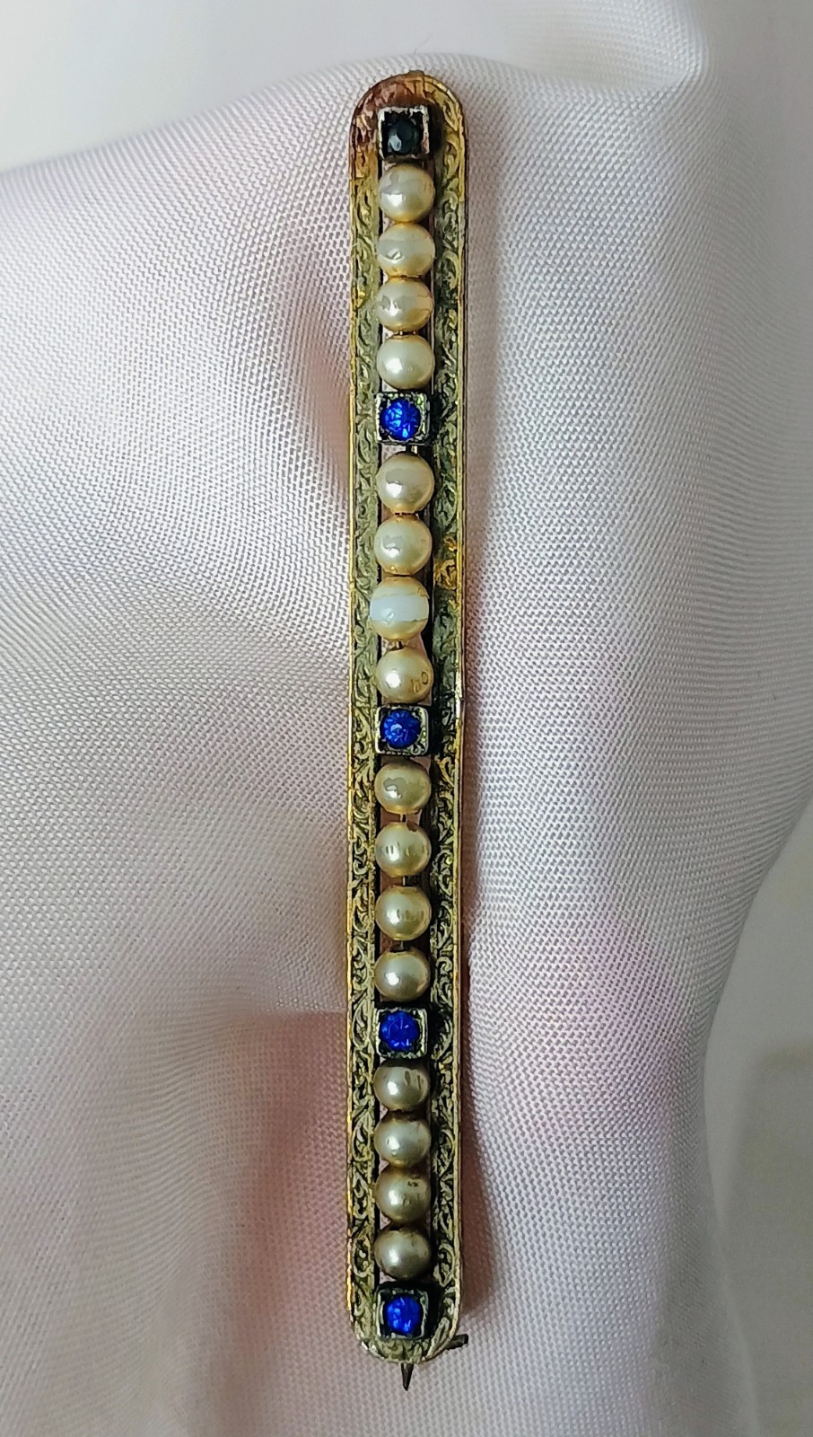 Victorian Unmarked Gold Filled Blue Rhinestone Brooch Pin 2.5″