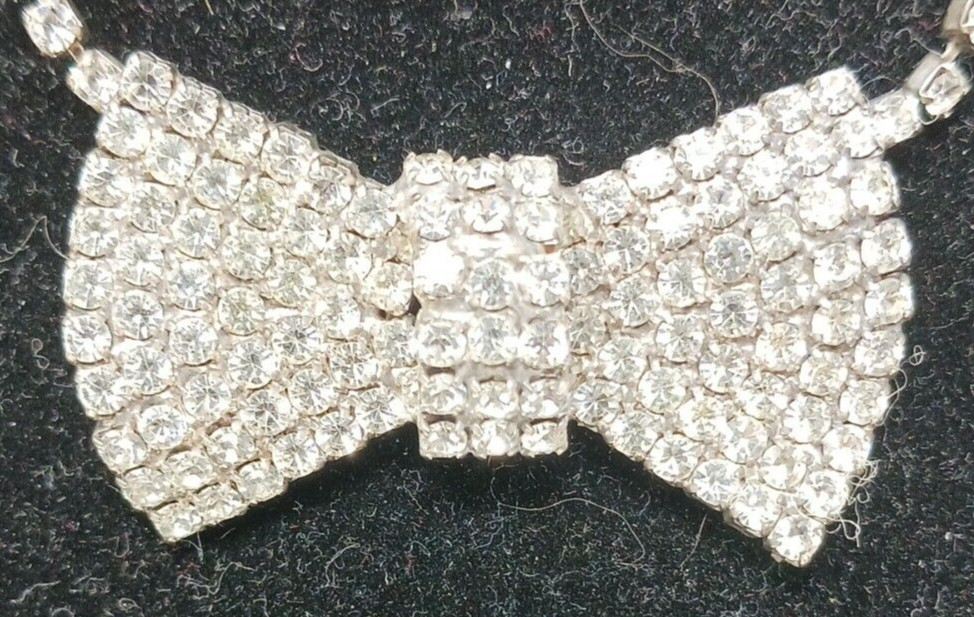 1960’s Rhinestone Bow Necklace Silver Tone Vintage Statement 17.5 in #J11-Pu