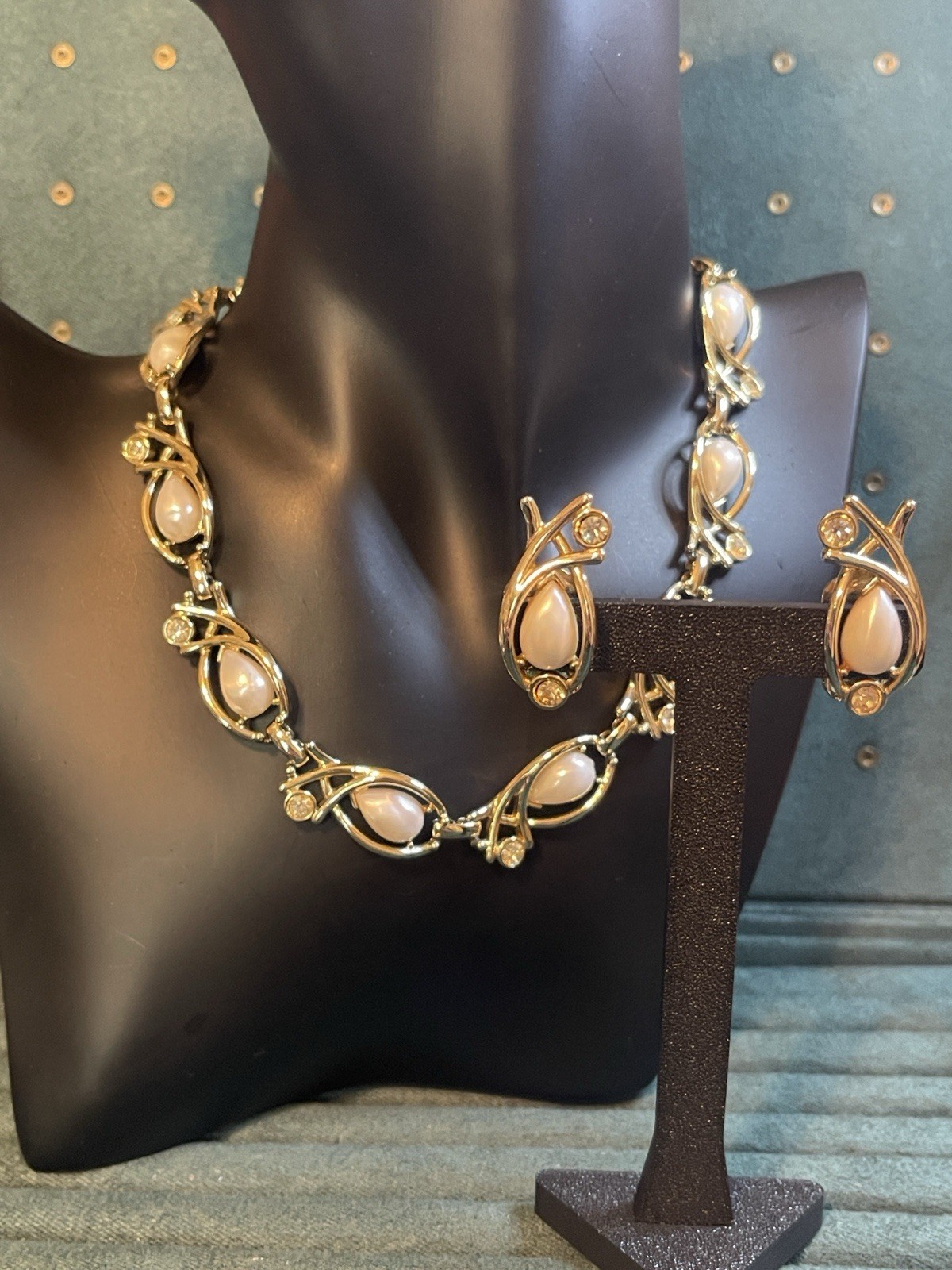 Vintage Gold-Tone Modernist Faux Pearl Rhinestone Necklace & Clip On Earring Set