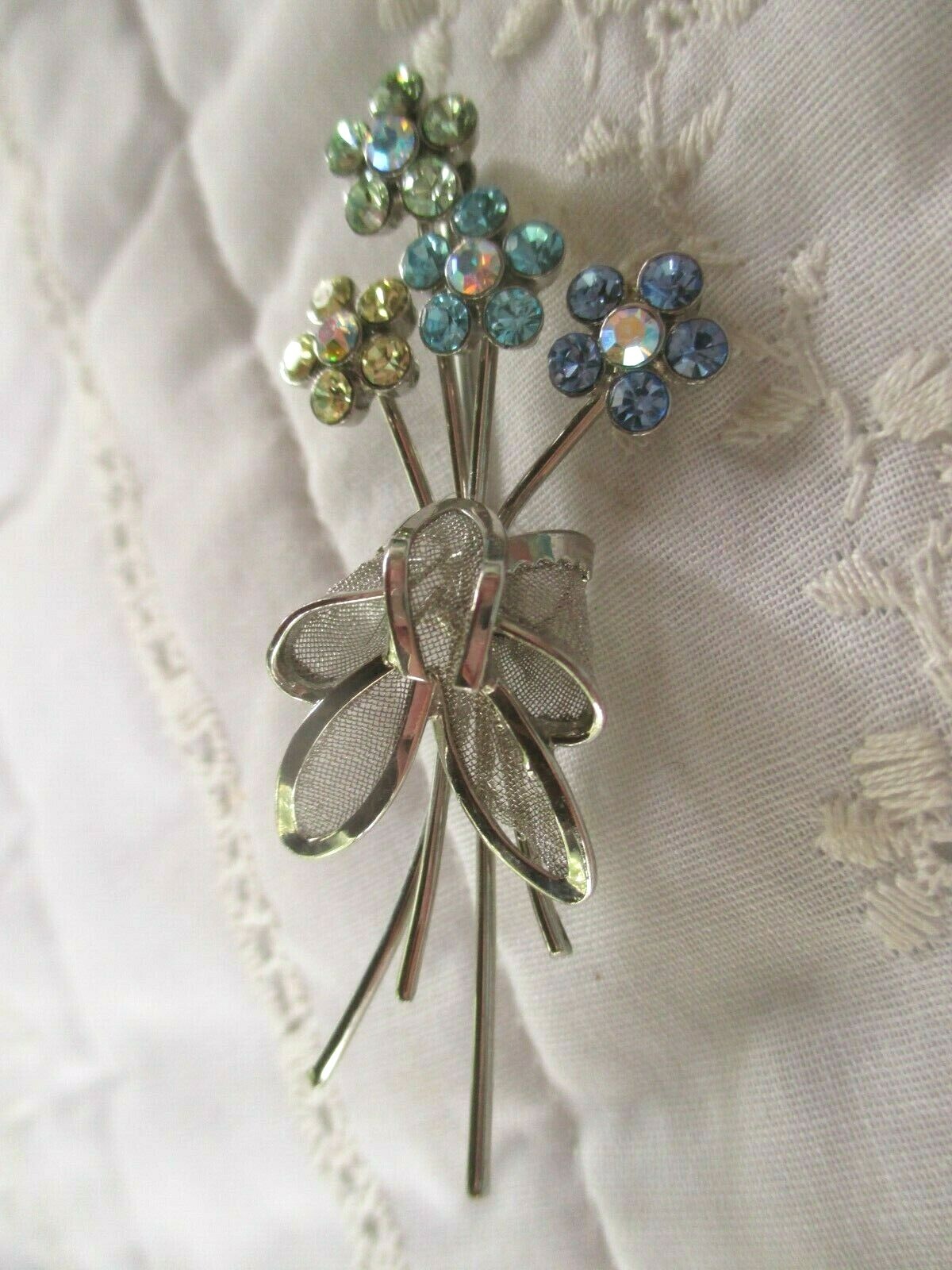 VINTAGE BLUE TINTED AURORA BOREALIS FLORAL BOUQUET WITH RIBBON BROOCH MADE USA