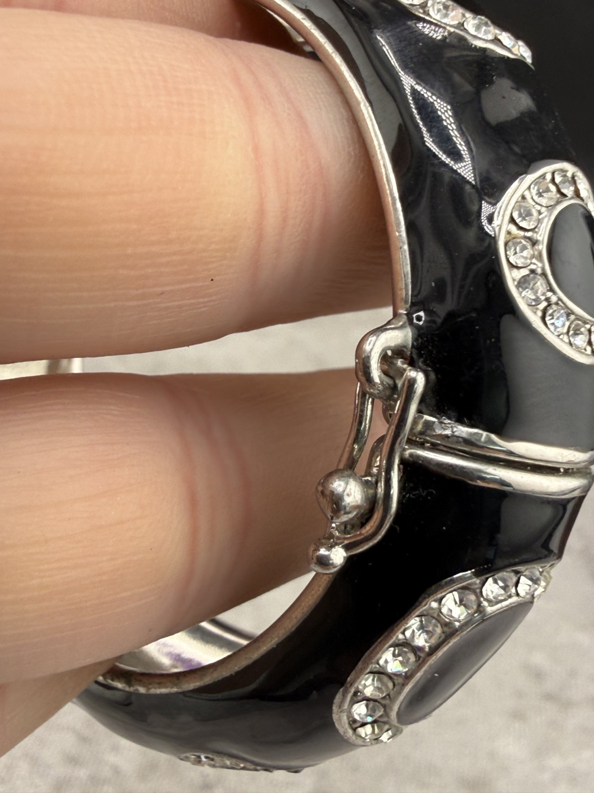 Lia Sophia Bangle Bracelet Black Enamel Rhinestone 7″ Signed