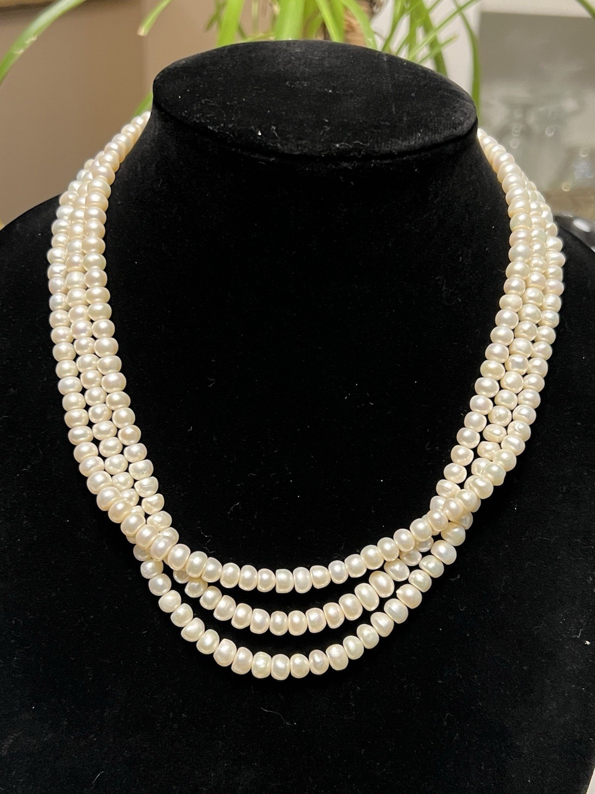 ESTATE 3 STRAND GENUINE WHITE PEARL NECKLACE 18-19” ABALONE FLOWER CLASP