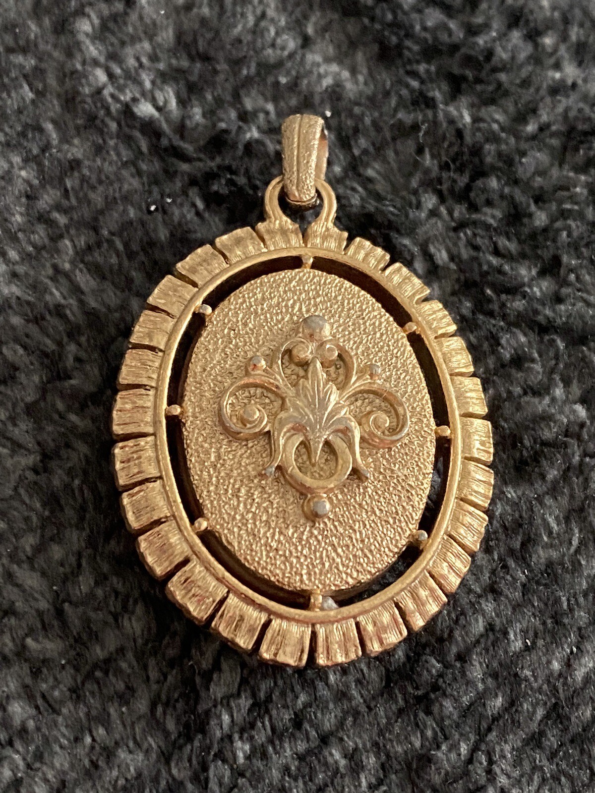 Avon Faux Cameo & Fleur De Lis Revere Pendant Gold Tone signed
