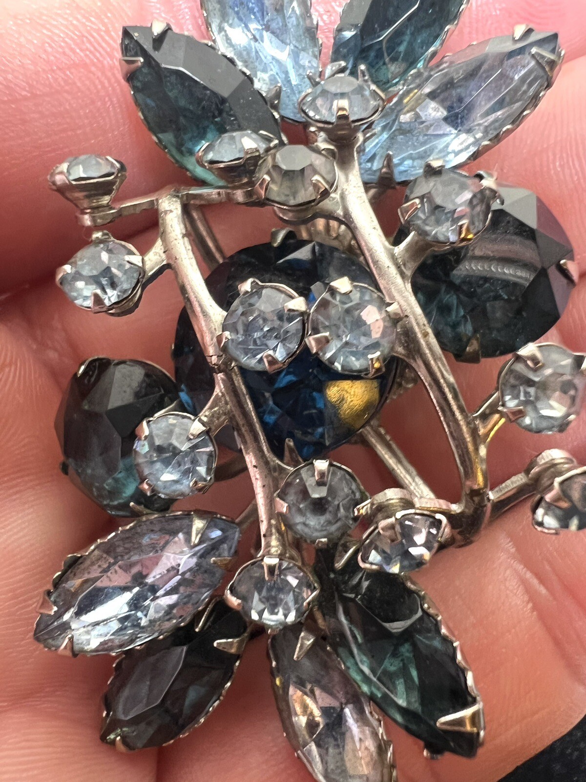 VTG Blue Tones Floral Design Rhinestone Brooch Silver Toned Metal 2.5” Rare