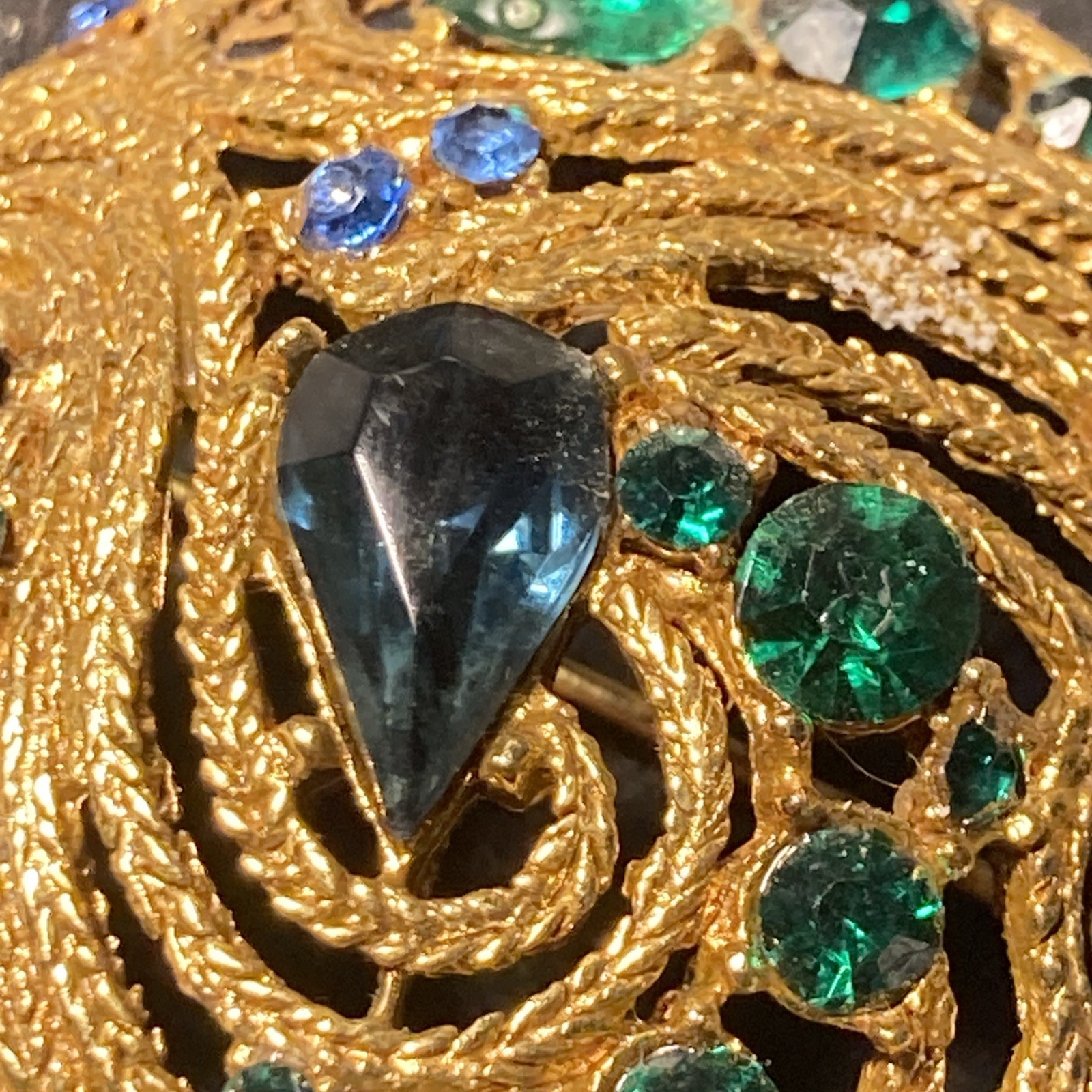 LaRoco 1950s Circular Brooch Colorful Gold Tone Rhinestones Textured Gold Plate