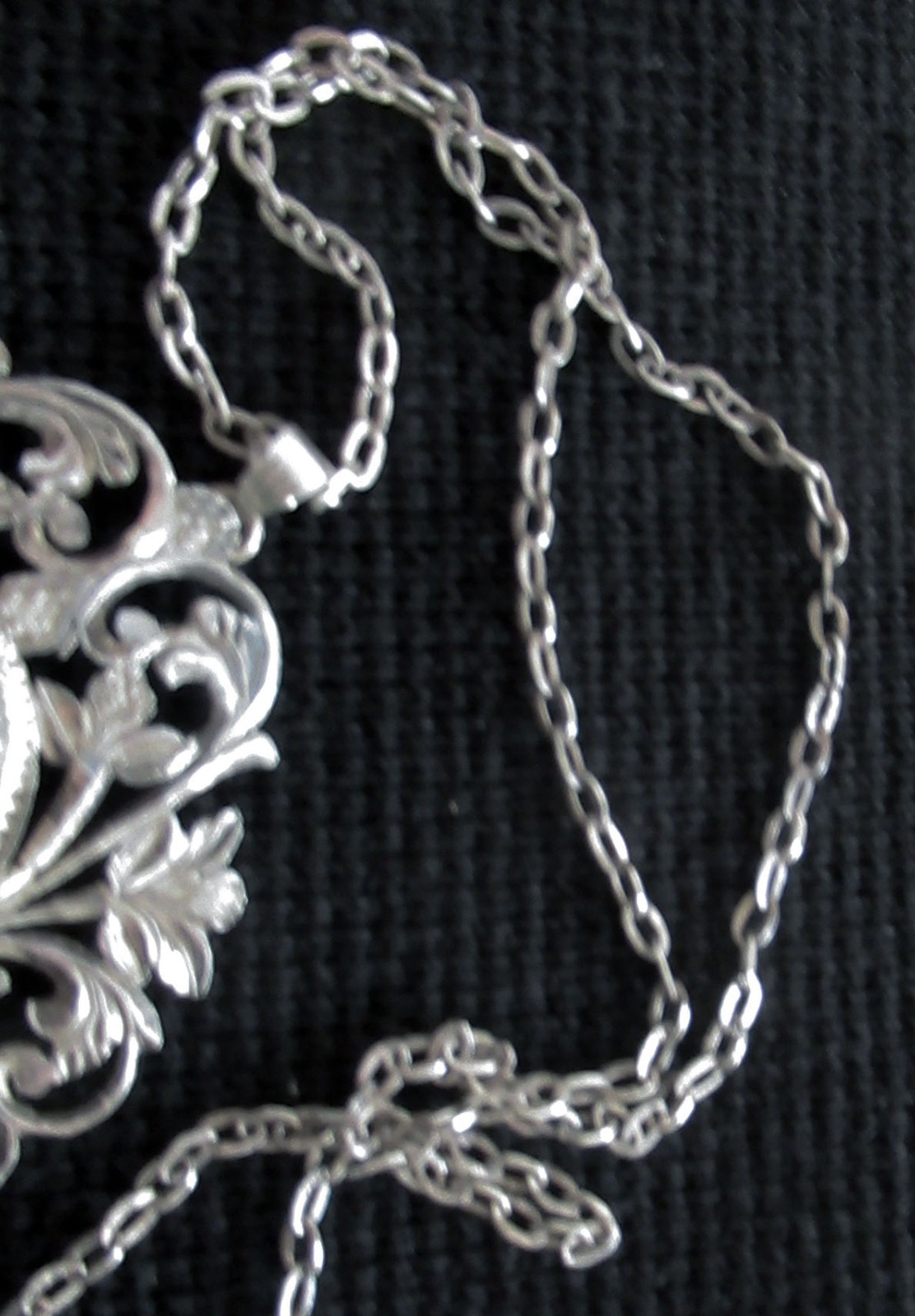 VINTAGE STERLING PENDANT NECKLACE w JADE?, 2 3/8 INCHES PENDANT, 18 IN CABLE CHN