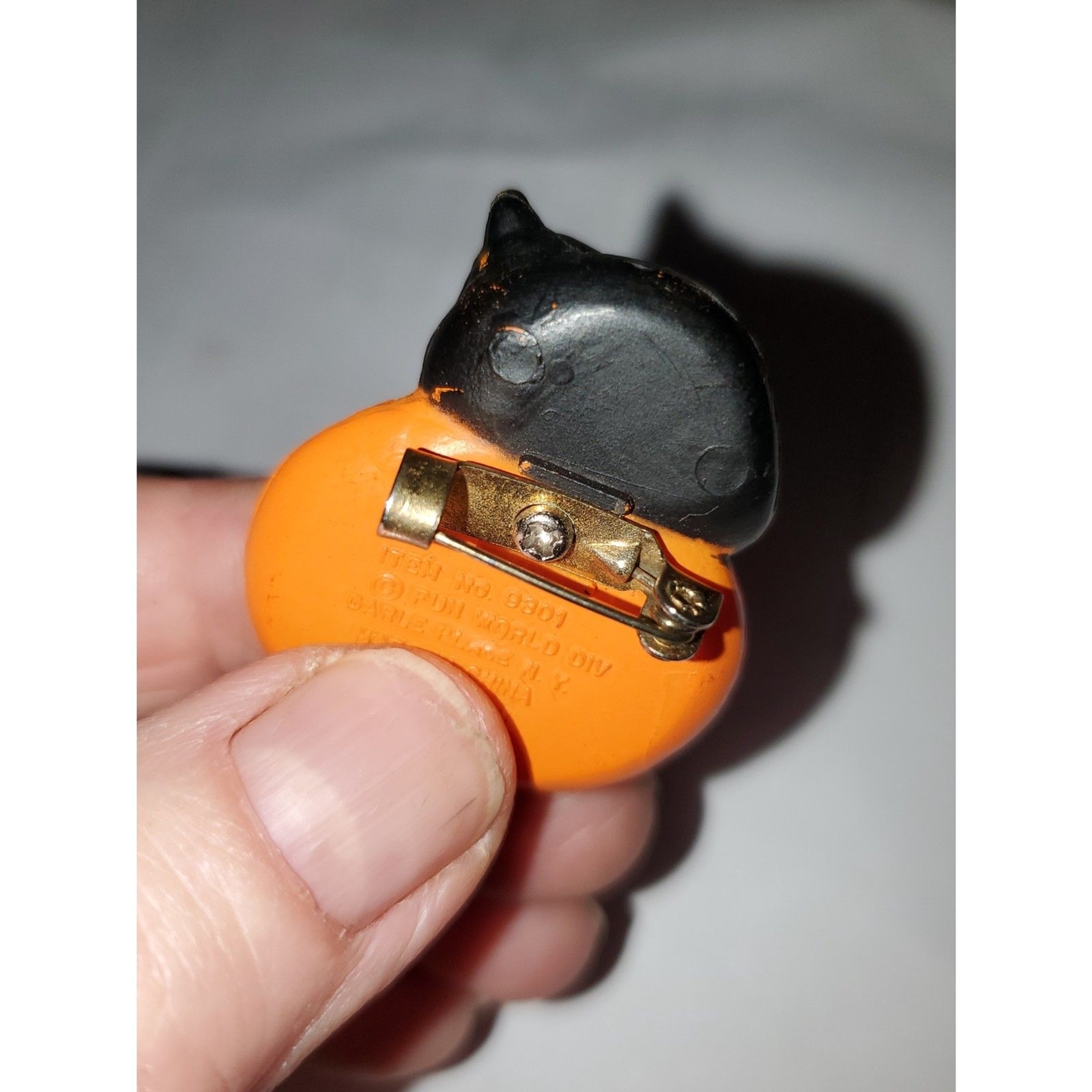 A Fun World Vintage Brooch Pin Black Cat on Pumpkin Halloween Fun Spooky