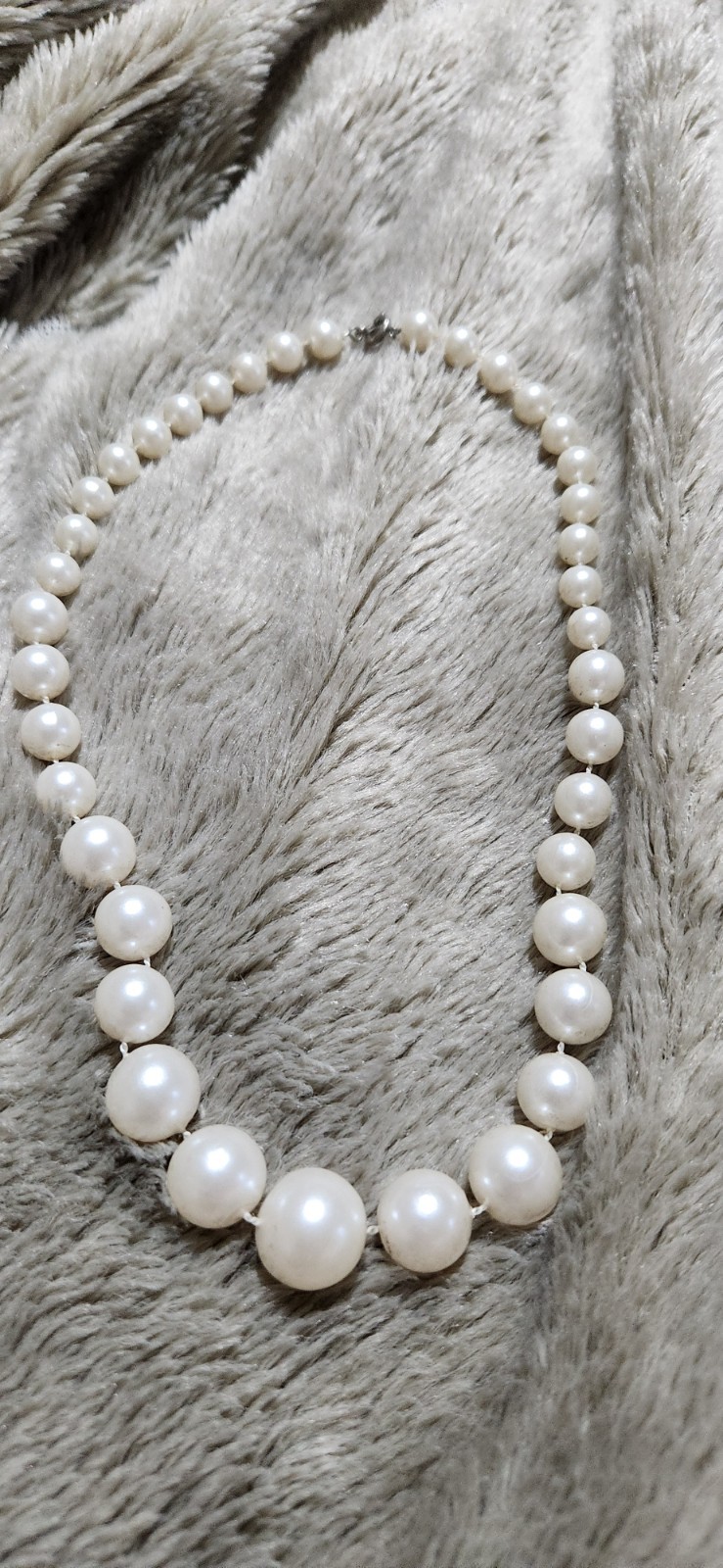 Vtg Graduated Faux Pearl Necklace 16.5 in Classic Grandmacore Cottagecore 80s