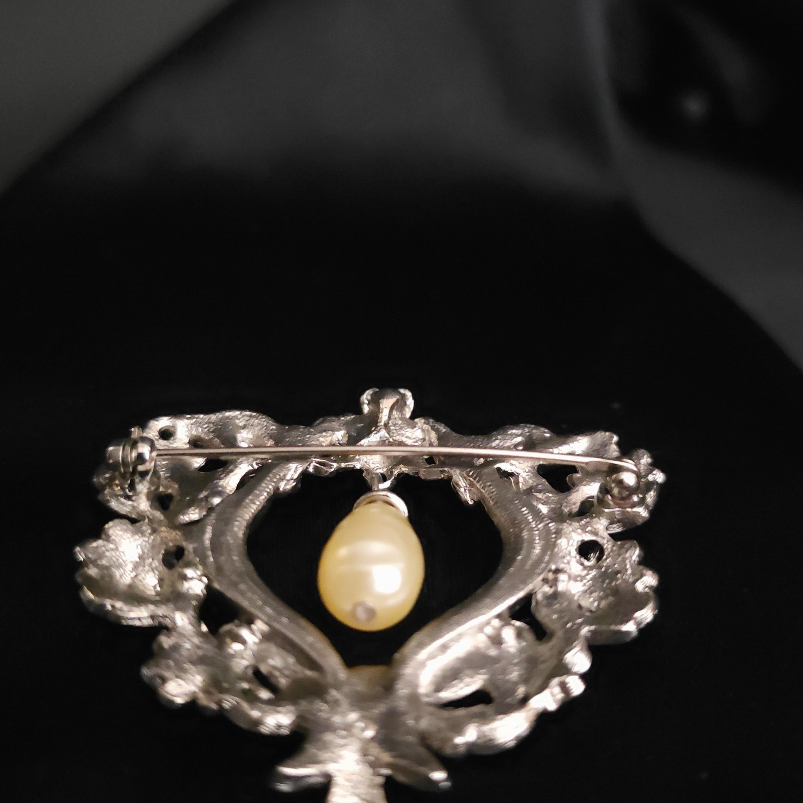 Vintage 1990s Teardrop Pearl Brooch Floral Heart Wreath Marcasite Victorian Goth