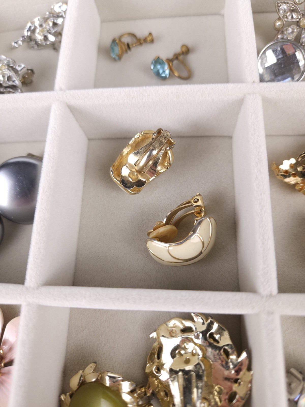 Large Lot Of Vintage Estate Antique 80’s 90’s Clip-On And Tension Earrings