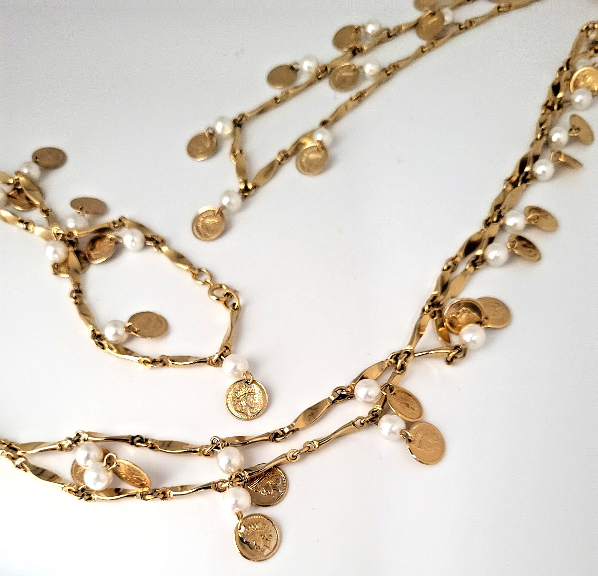 Vintage Dangle Coins & Faux Pearl Necklace Gold Tone Twist Bar Link Chain 54″