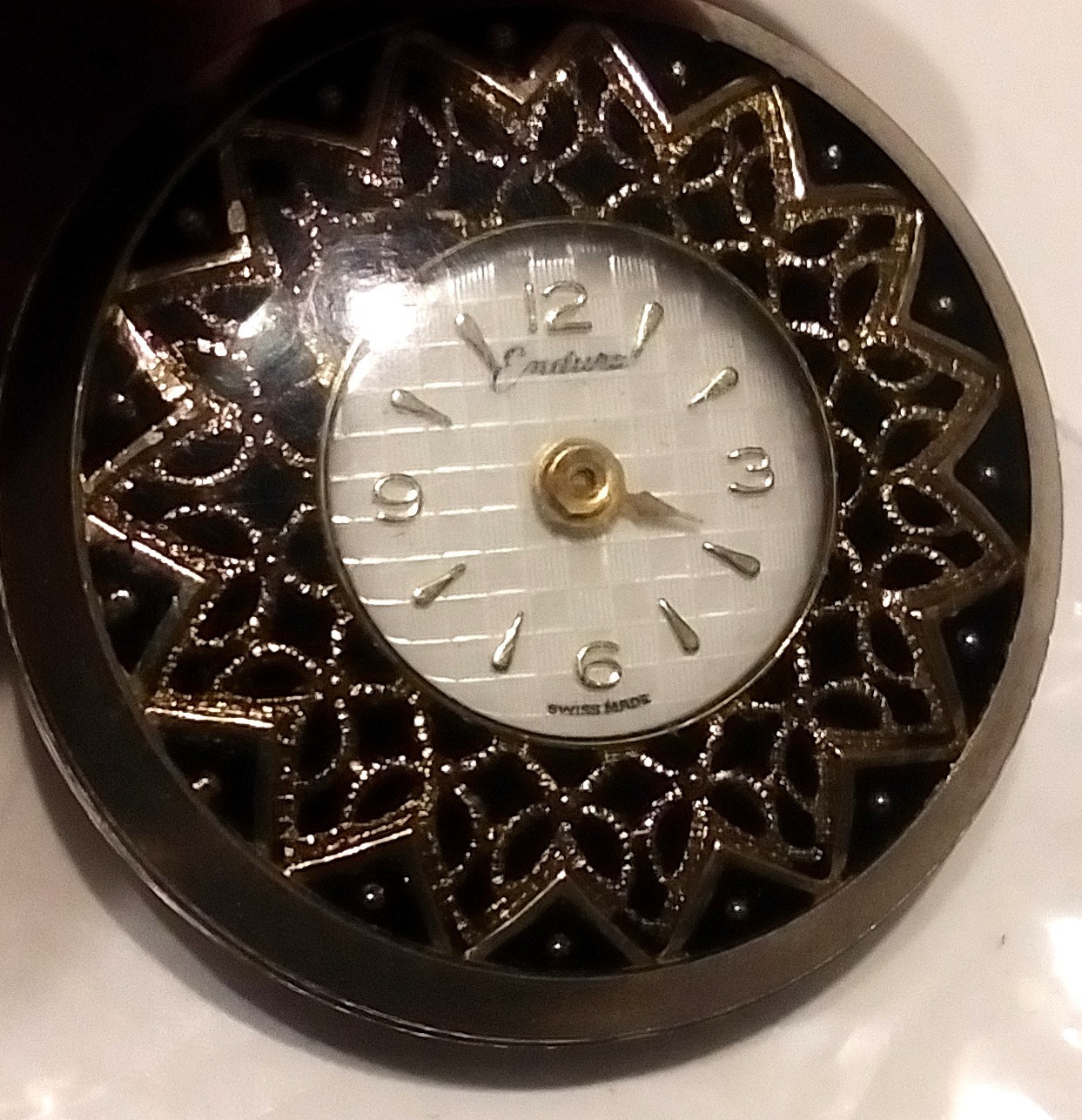RARE VINTAGE – ENDURA PENDANT WATCH WITH GOLD TONE DESIGN – NEEDS WORK