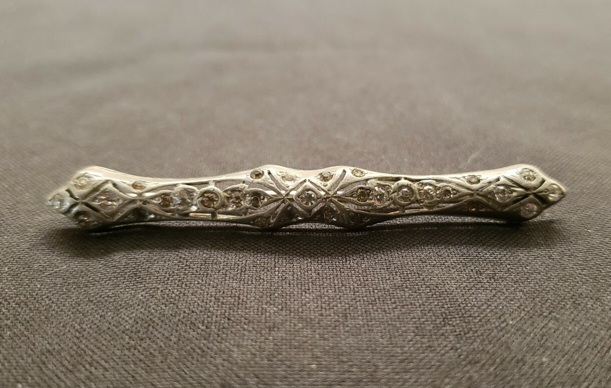 Fishon silverite 20s rhinestone brooch