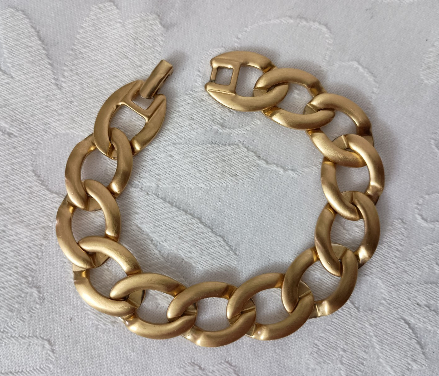 Vintage Monet Gold Tone Satin Finish Oval Flat Chain Link Bracelet