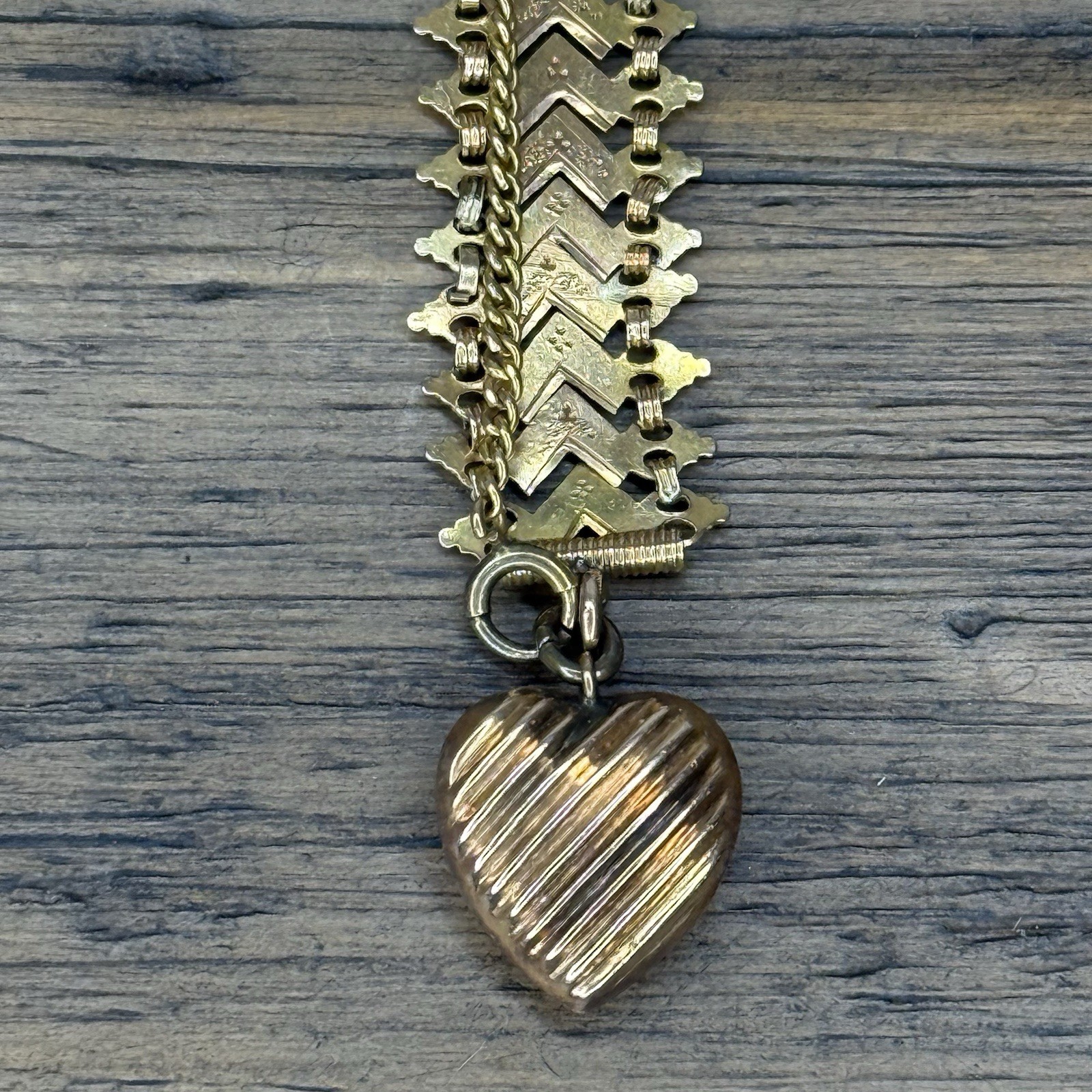 Vintage 14K Gold Articulated Chevron Slide Bracelet w/ Heart Charm 9.7g Tested