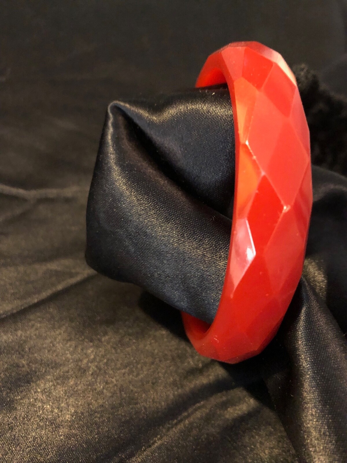 Bracelet. Vintage Lucite Burnt Orange Diamond cut Circa 1958.
