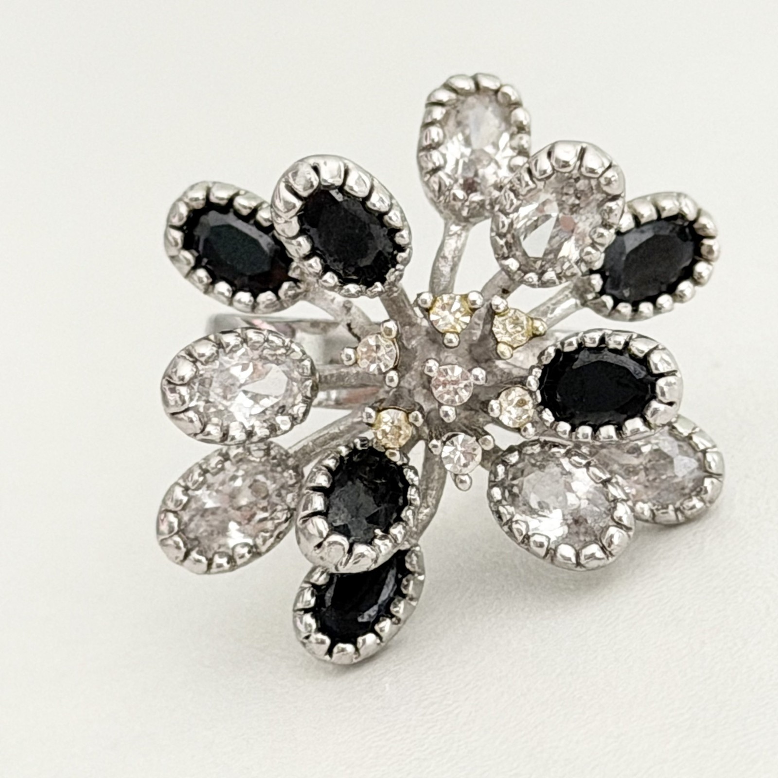 Vintage Glass Rhinestone White & Black Flower Sparkly Cluster Ring Size 6