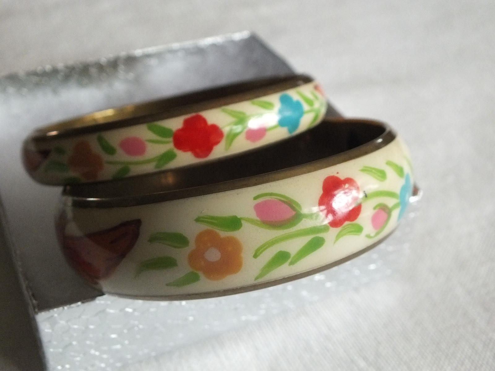 Collectible Bangle Bracelet Set 2 Brass Tone Butterfly 3/8 & 3/4 x 2 5/8″ WOW