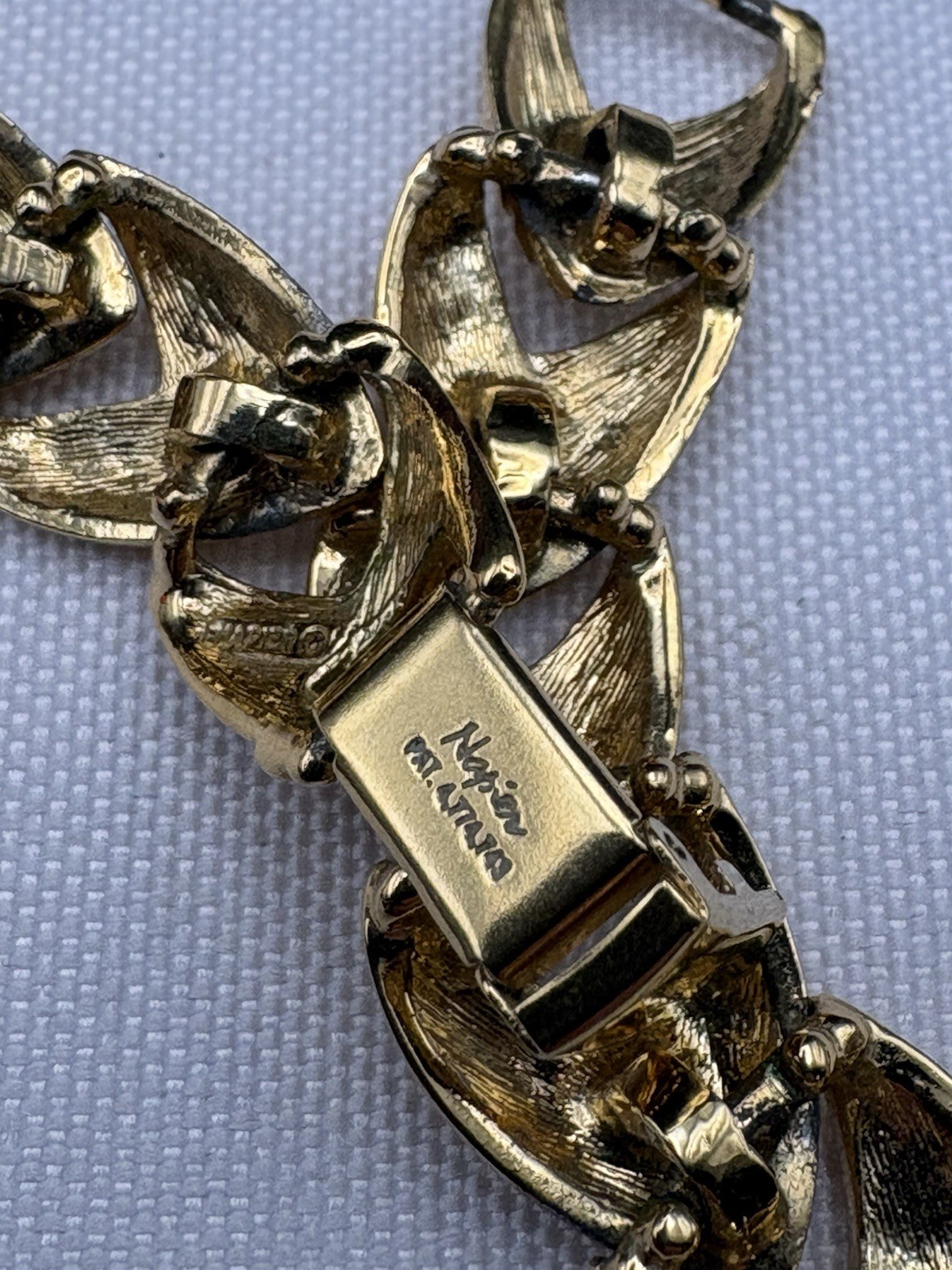 Vintage NAPIER Signed Gold Tone Articulated Necklace Textured Links 17″