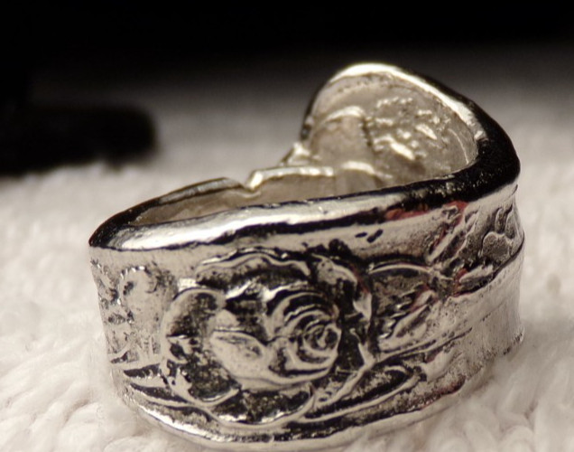 VTG 1960’s SZ 7 SILVER PLATE HEAVY CAST rose roses PATTERN ARTIST SPOON RING