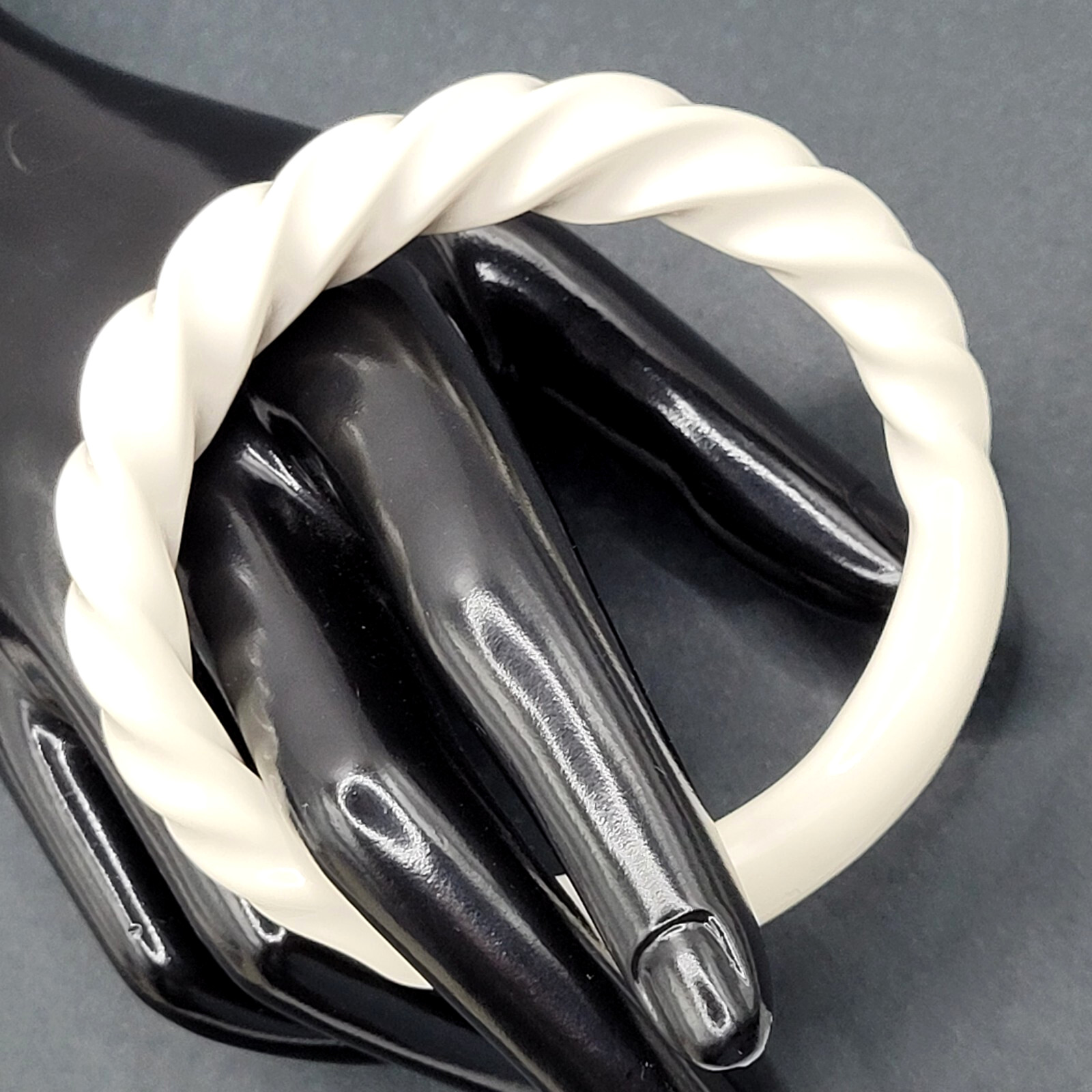 Twisted and Smooth Creamy White Resin Bangle Bracelet Retro Style Vintage 1980s