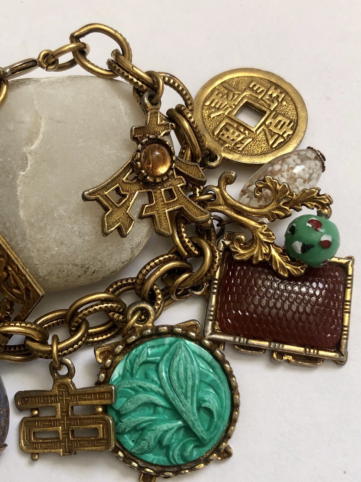 VTG Gold Tone Bracelet W/ Charms, Asian Theme To It.Beautiful And Colourful