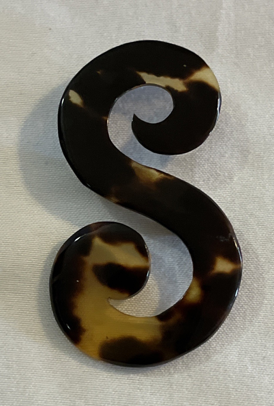 Vintage 1930s 1950s Celluloid Plastic Faux Tortoise She’ll Initial S Brooch Art