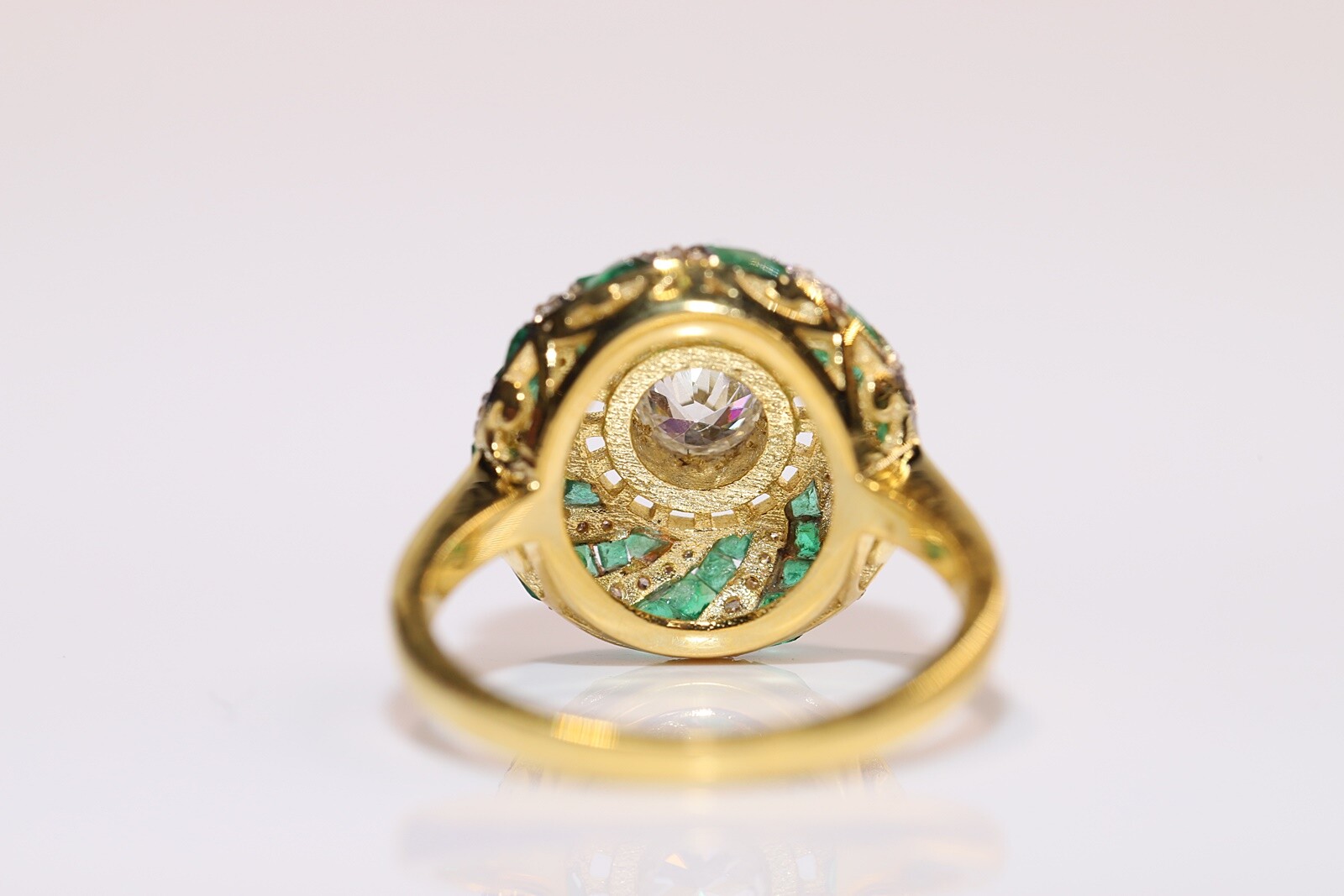 New Made 18k Gold Natural Diamond And Caliber Emerald Decorated Cocktail Ring