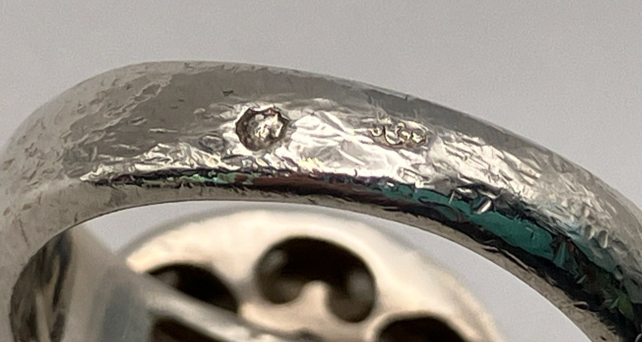 Vintage Sterling Silver Round Flat Top Sparkly Glass Pave Hammered Ring Size 6