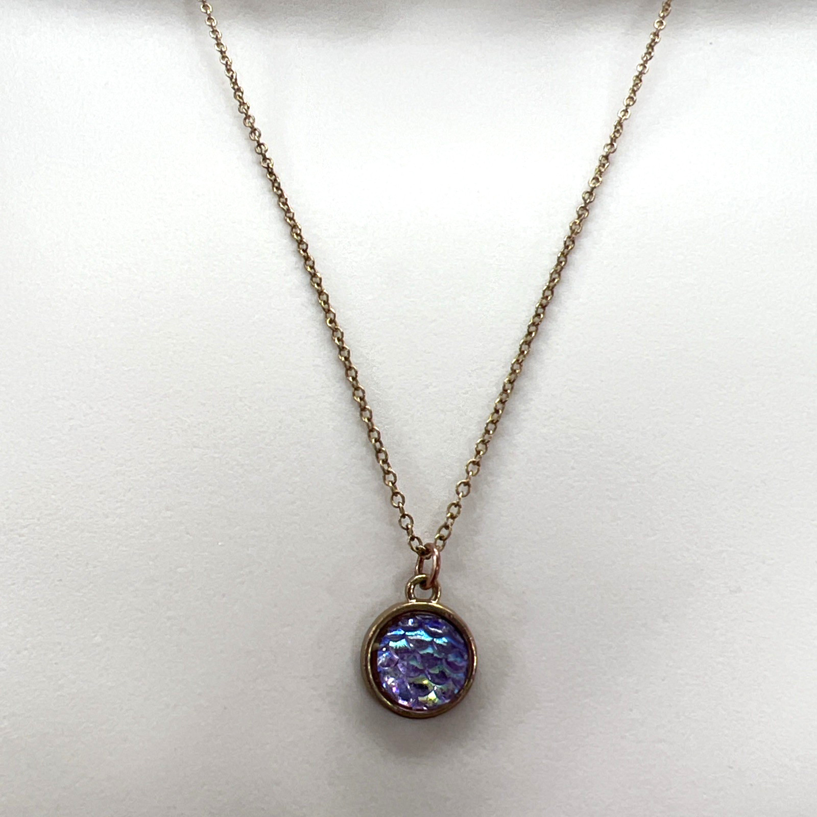 Iridescent Mermaid Scale Pendant Necklace Blue Purple Vintage Gold Tone 20″