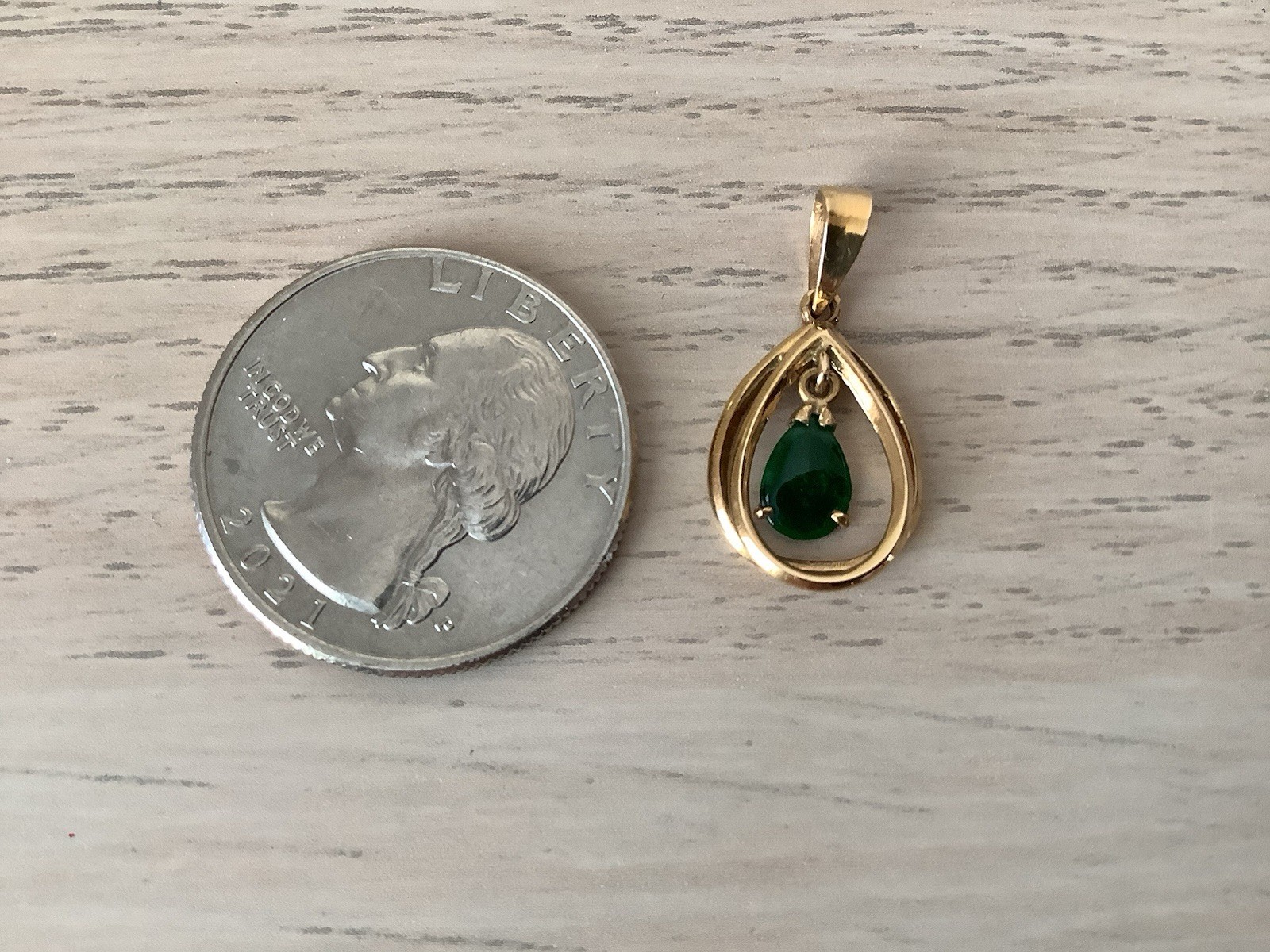 Vintage 14 Kt Yellow Gold &Jade Cabochon Pendant 60s Classic Estate 1.34 g Retro