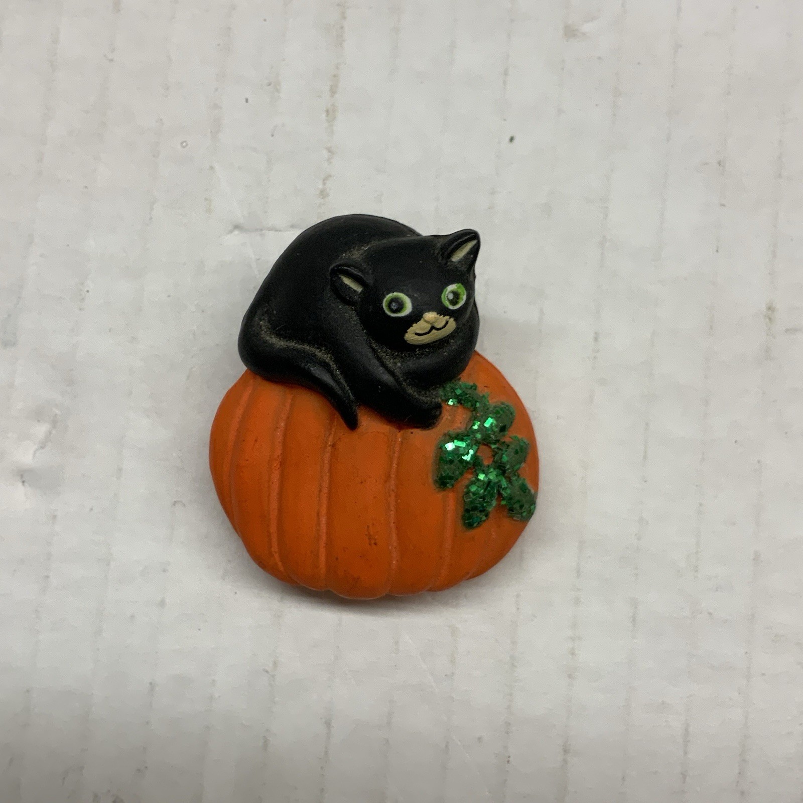HALLOWEEN Black Cat On Pumpkin S.Lehman Fun World Vintage Hallows Eve Lapel Pin