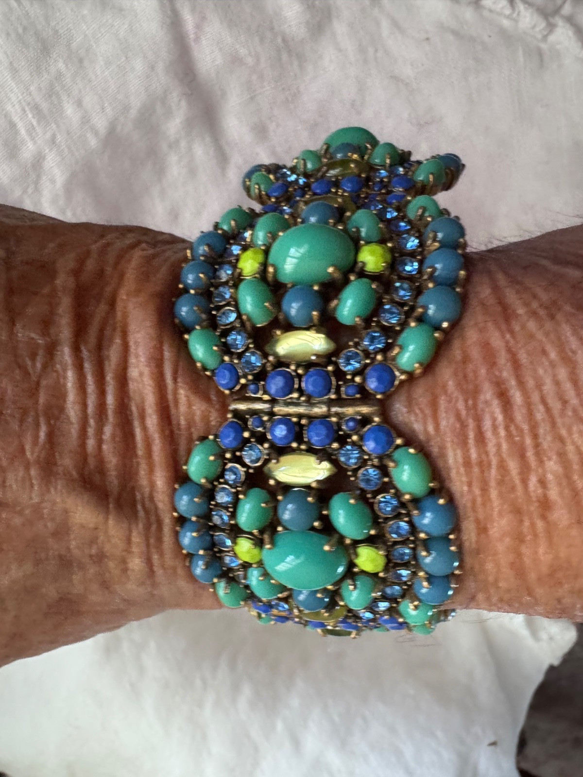 Stella & Dot Bracelet Sardinia Cabochon Blue Turquoise Stones signed 6.5″