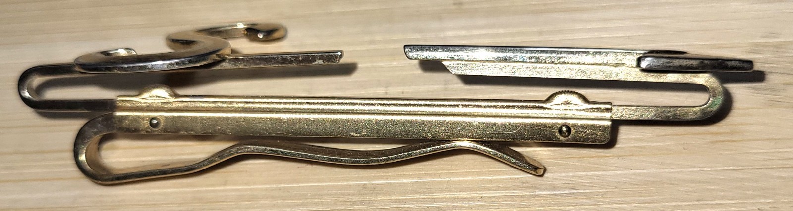 HICKOK USA Goldtone Letter S Expanding Tie Clasp 3″ To 4″ Long Signed Great Cond