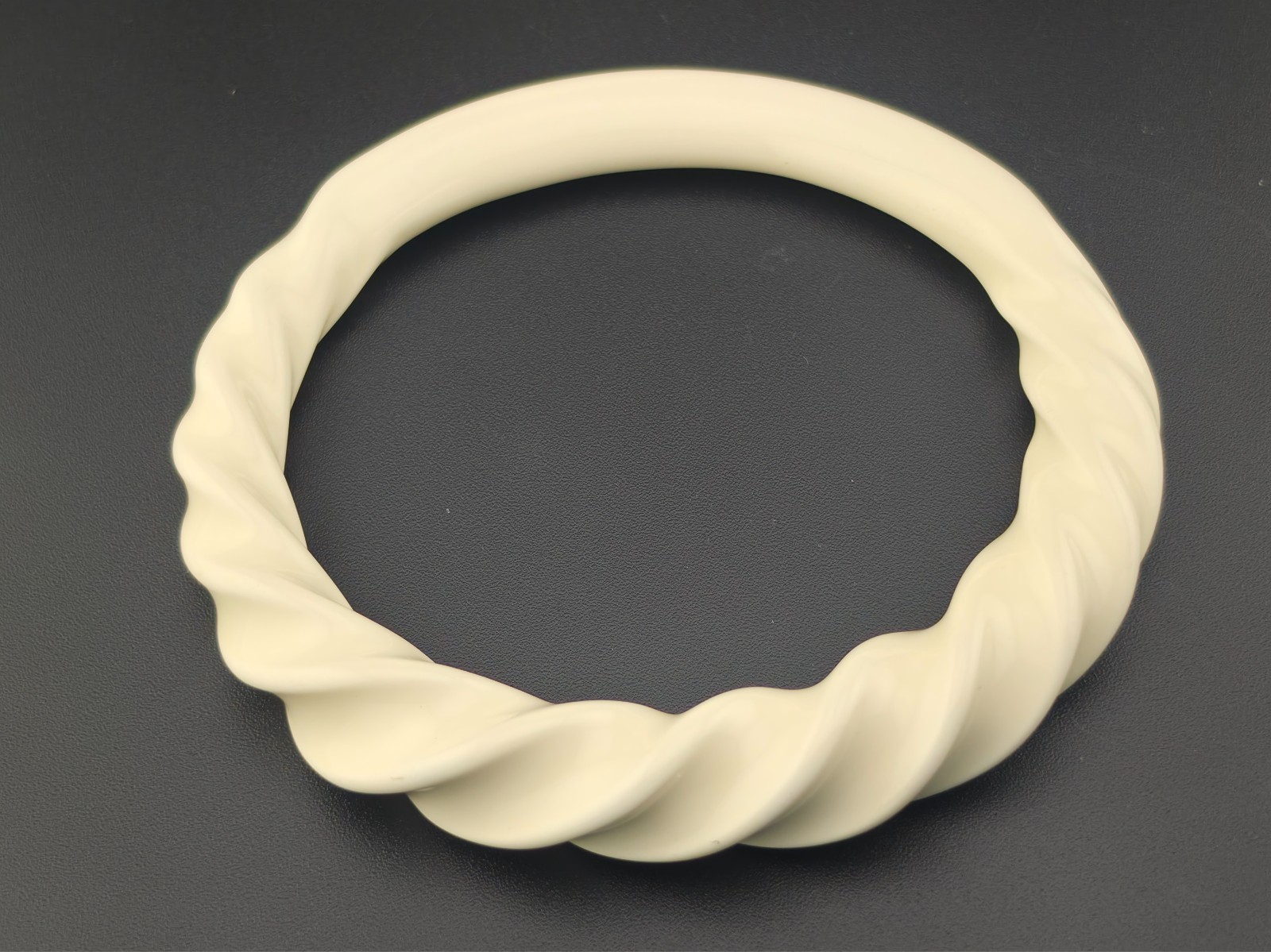 Unusual Chunky Vintage Off White Twisted Bangle 7″ Bracelet