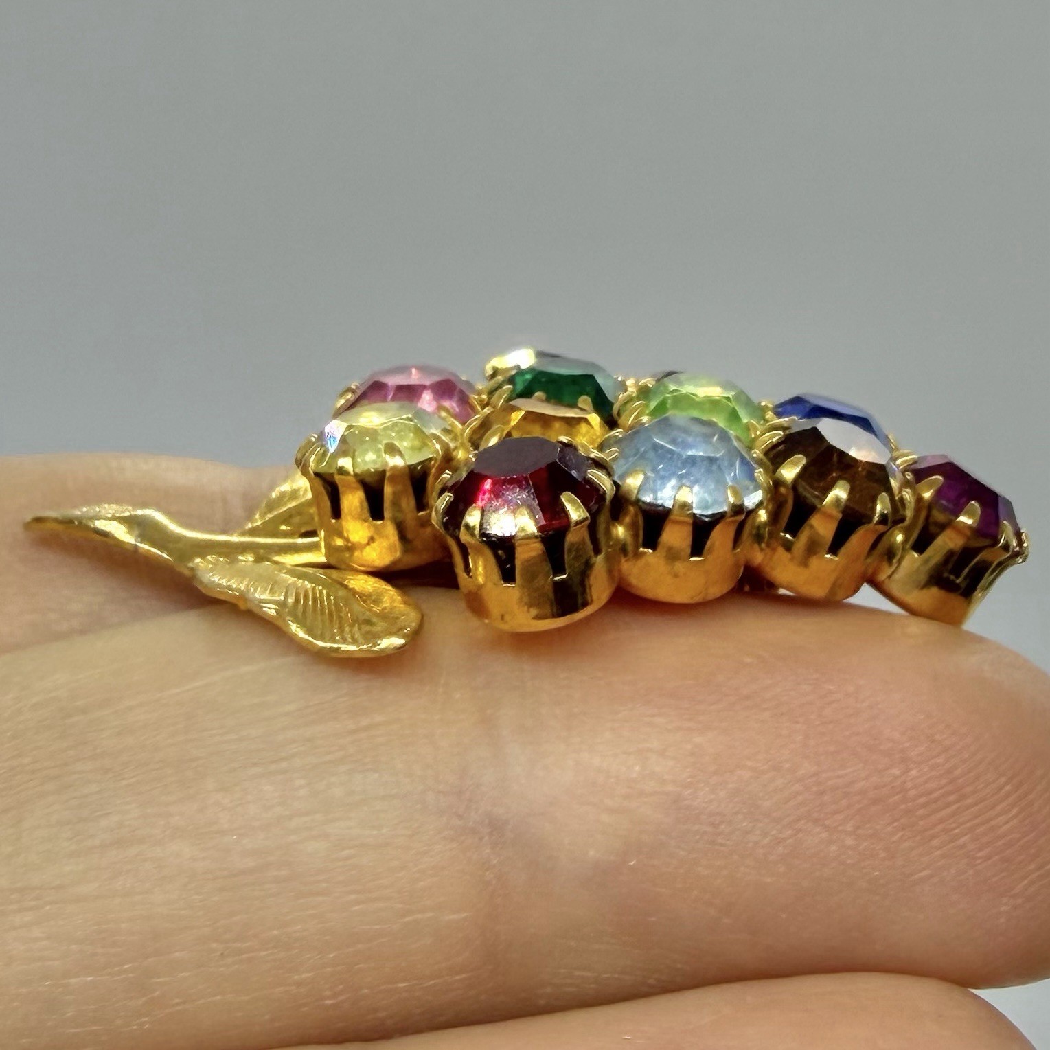 Vtg Multicolor Claw Set Fruit Salad Grapes Bunch Gold Plate Brooch Pin Dogtooth