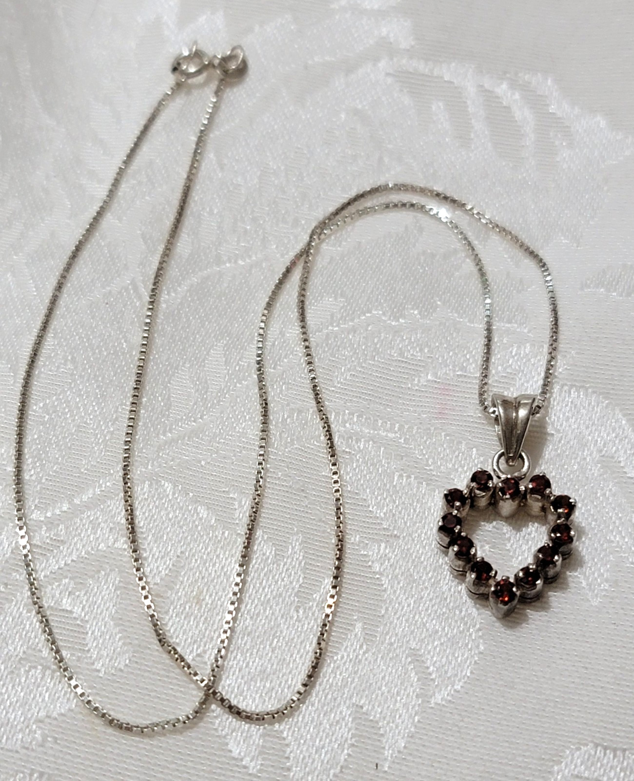 VTG 925 HEART PENDENT CLEAR RED STONES OUTLINE W/ 925 ITALY 20″ CHAIN NECKLACE