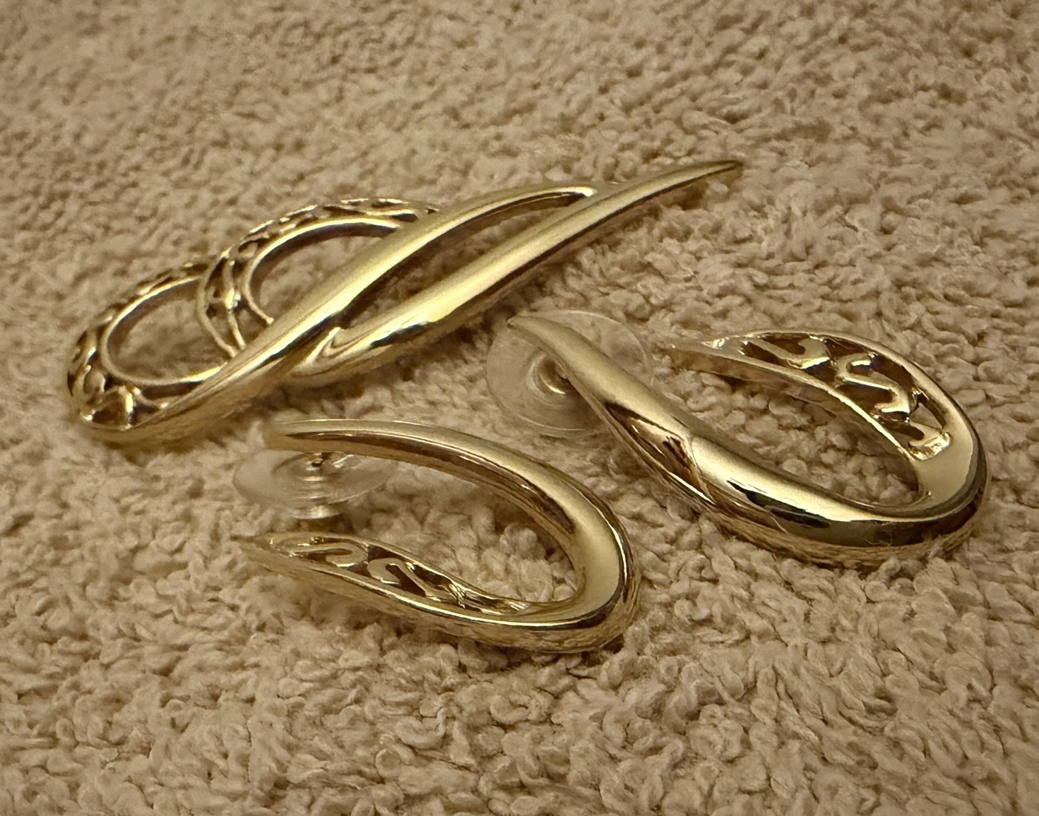 Vintage Trifari Filigree Brooch Pin + Stud Earrings (3pc Matching Set, Signed)