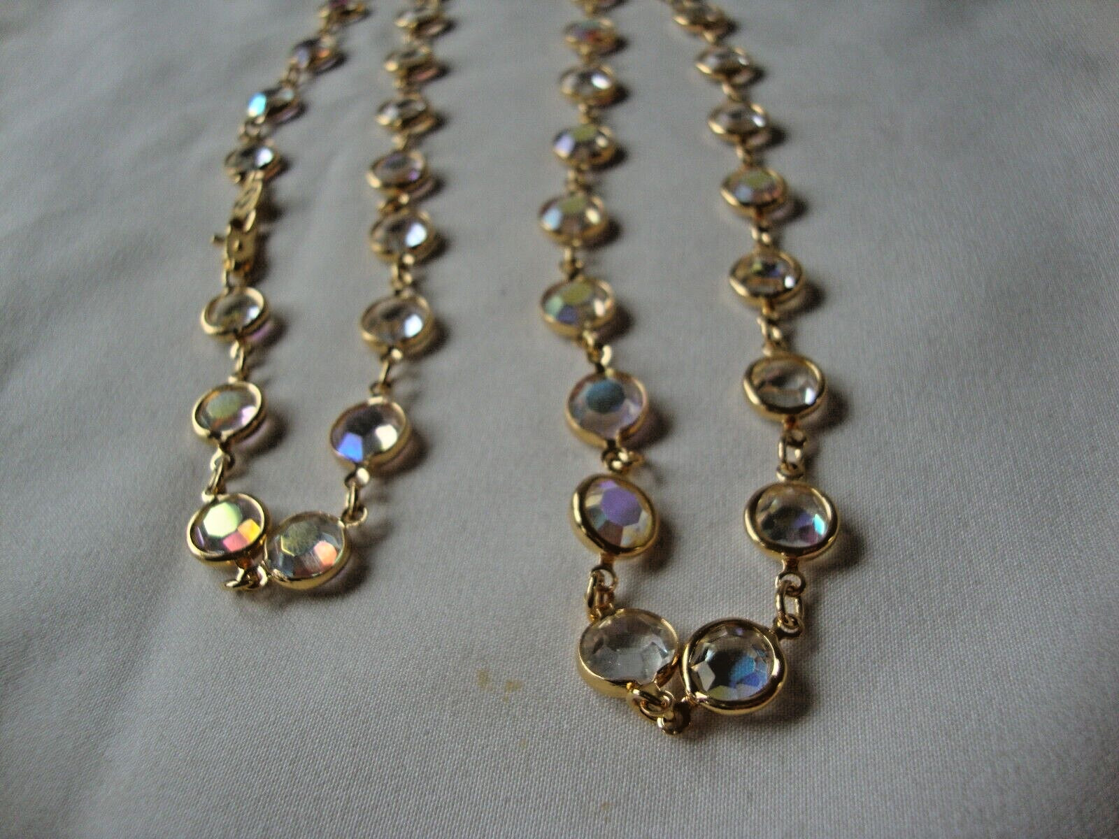VINTAGE 1980s AUSTRIAN CRYSTAL BEZEL SET AURORA CRYSTALS GOLD TONE NECKLACE 35″