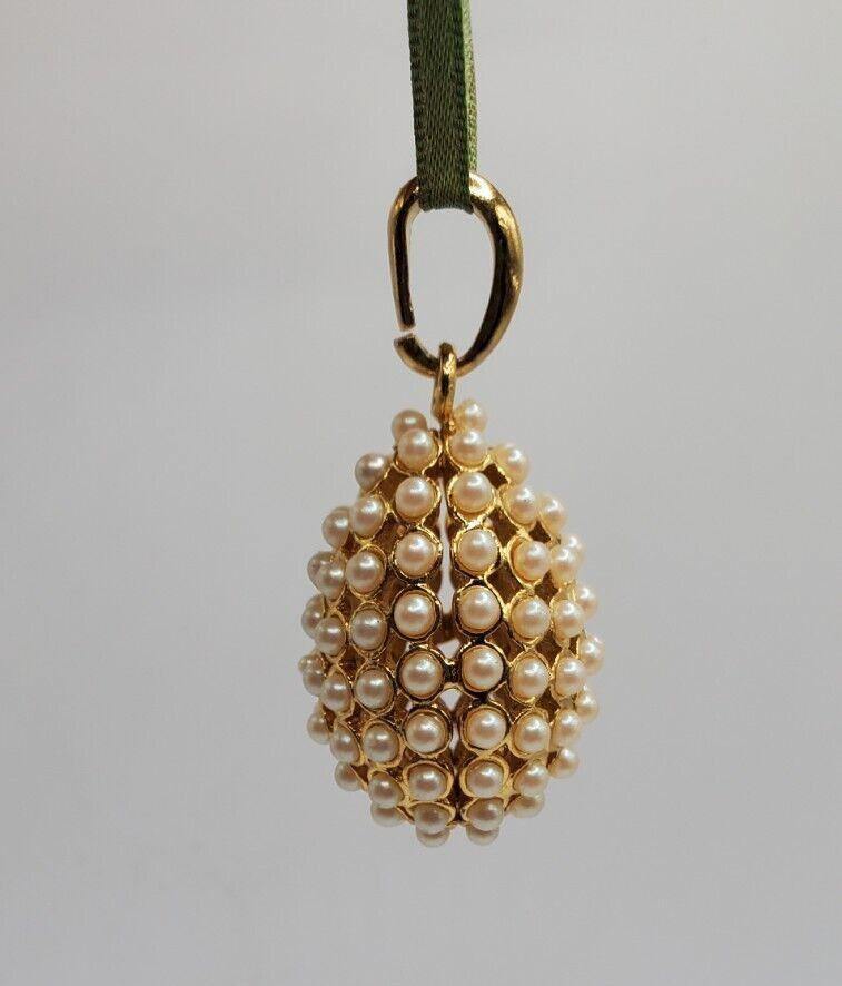 vtg Gold Tone Faux Pearls Egg Shaped 2.25″ (From Bail to Bottom) Pendant ne04