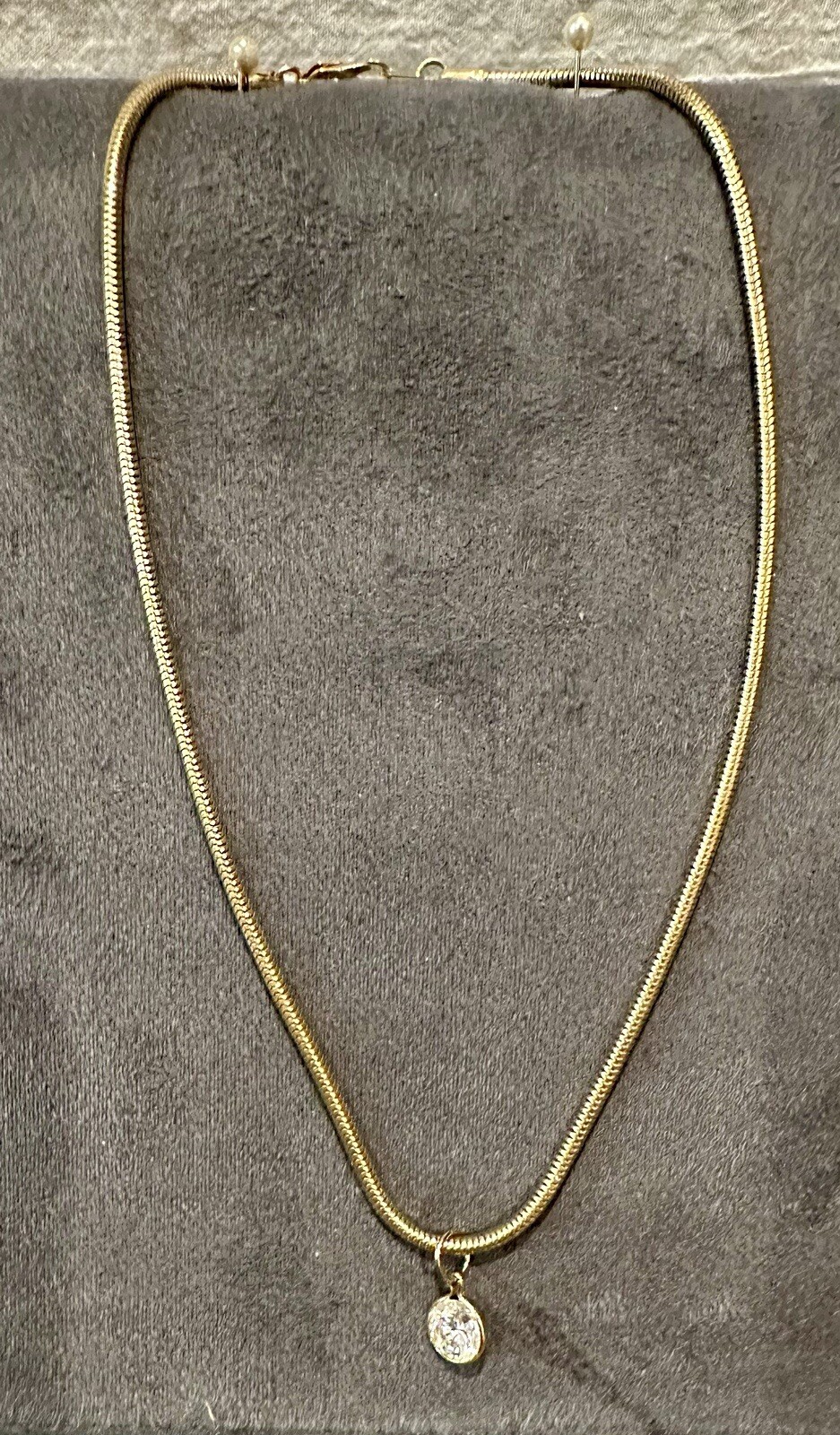 Vintage Gold Tone Necklace 15.5″ with Round 1/4″ Simulated Diamond