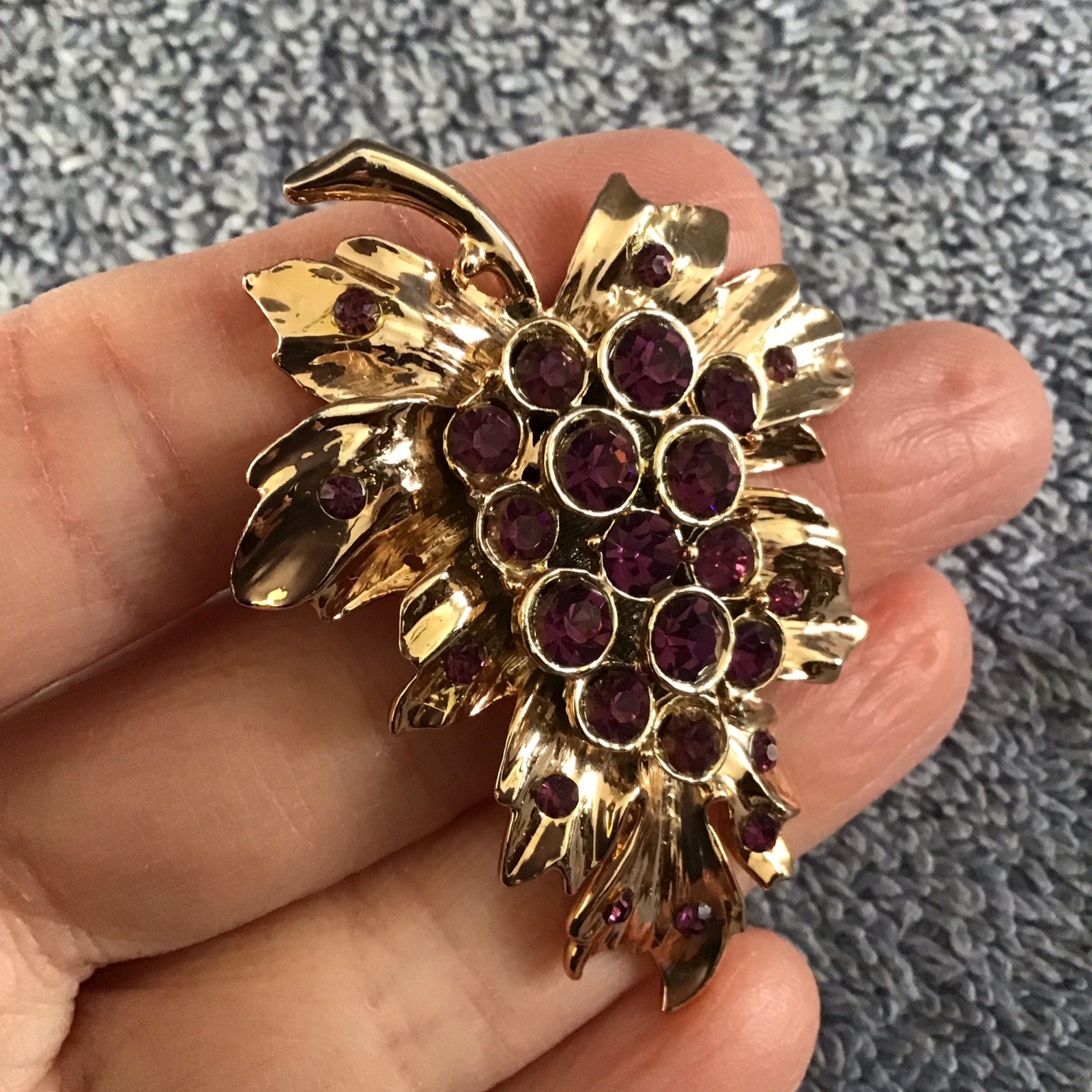 Vtg Grape Bunch Brooch Purple Rhinestone Grapes Fruit Pin Gold Tone Retro