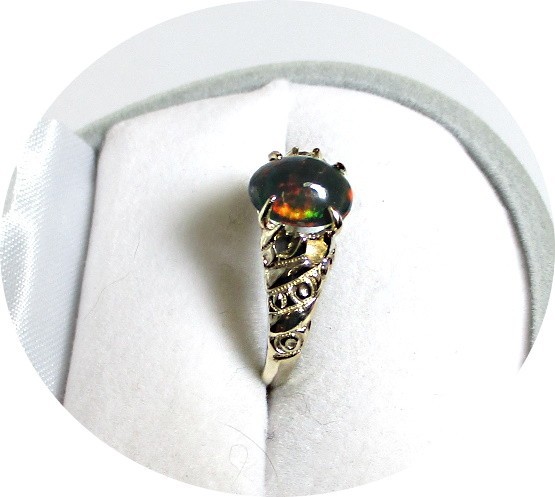 Cute – BLACK OPAL – Natural gem – Multi Colors – 14k Vintage Yellow Gold Mt