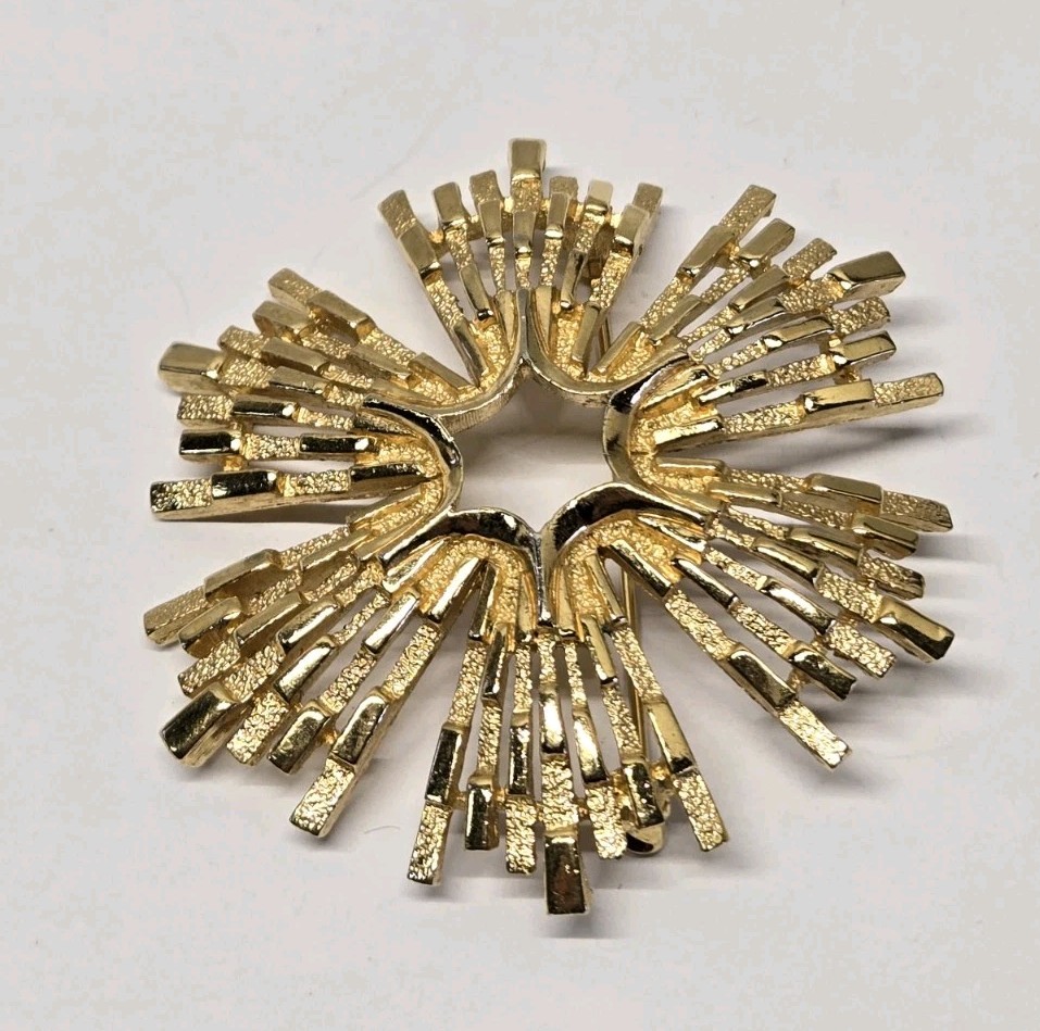 Vintage Crown Trifari 1960’s Mid Century Brutalist Starburst Brooch EXCELLENT