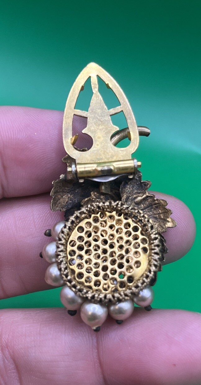 Vintage Gold Tone Faux Pearl Leaf Fur Dress Clip