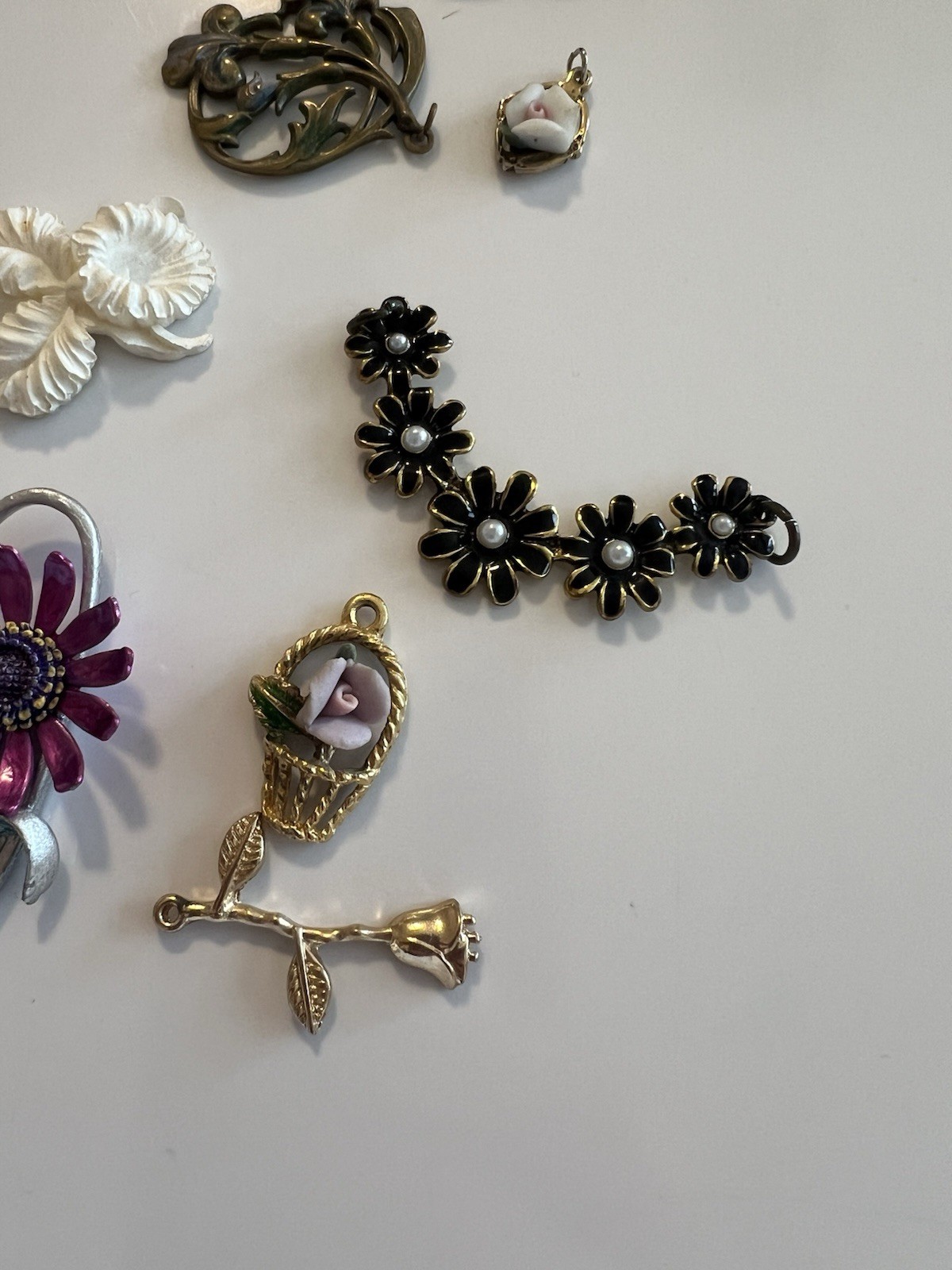 Pendant Charm Lot Resin, Metal, Enamel Flowers Leaves Jewelry Gold & Silver Tone