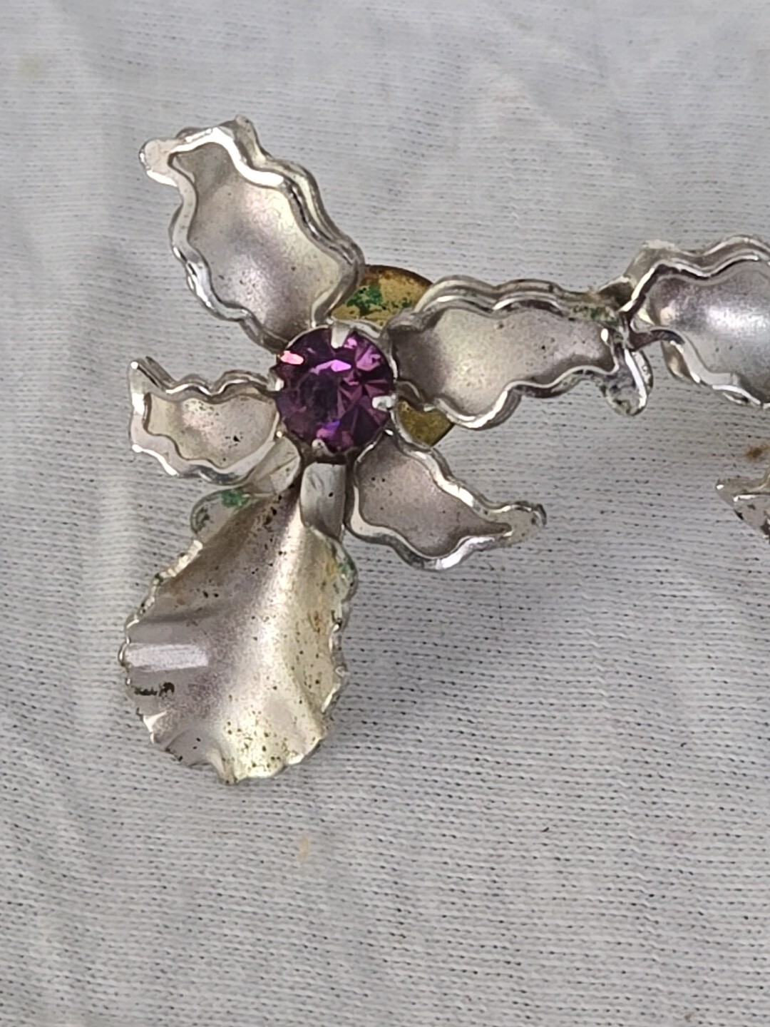Vintage Silvertone Orchid With Purple Rhinestone Screwback Earings