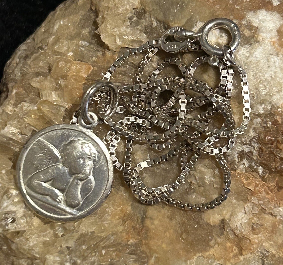Sterling Silver Guardian Cherub Angel Pendant With Box Chain 16” 3.8 G
