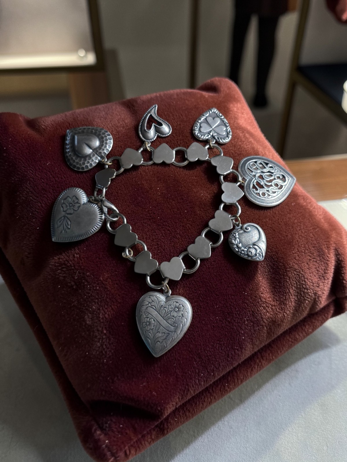 Vintage Silvertone Heart Lightweight Charm Bracelet Size 6.5 in