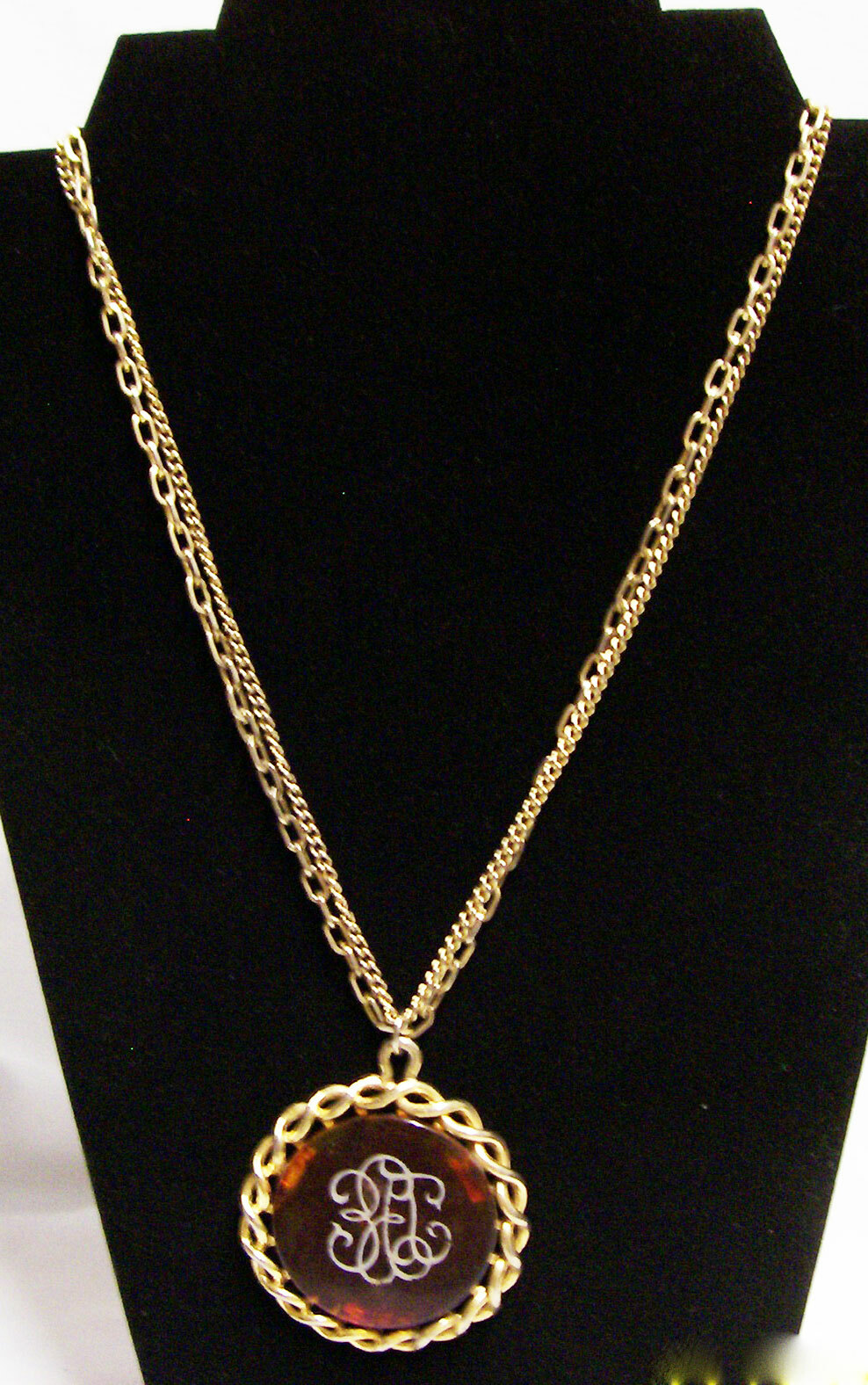 NECKLACE Unique Medallion Scroll Design w/Double Strand Rolo Cable Chains Vtg-A3